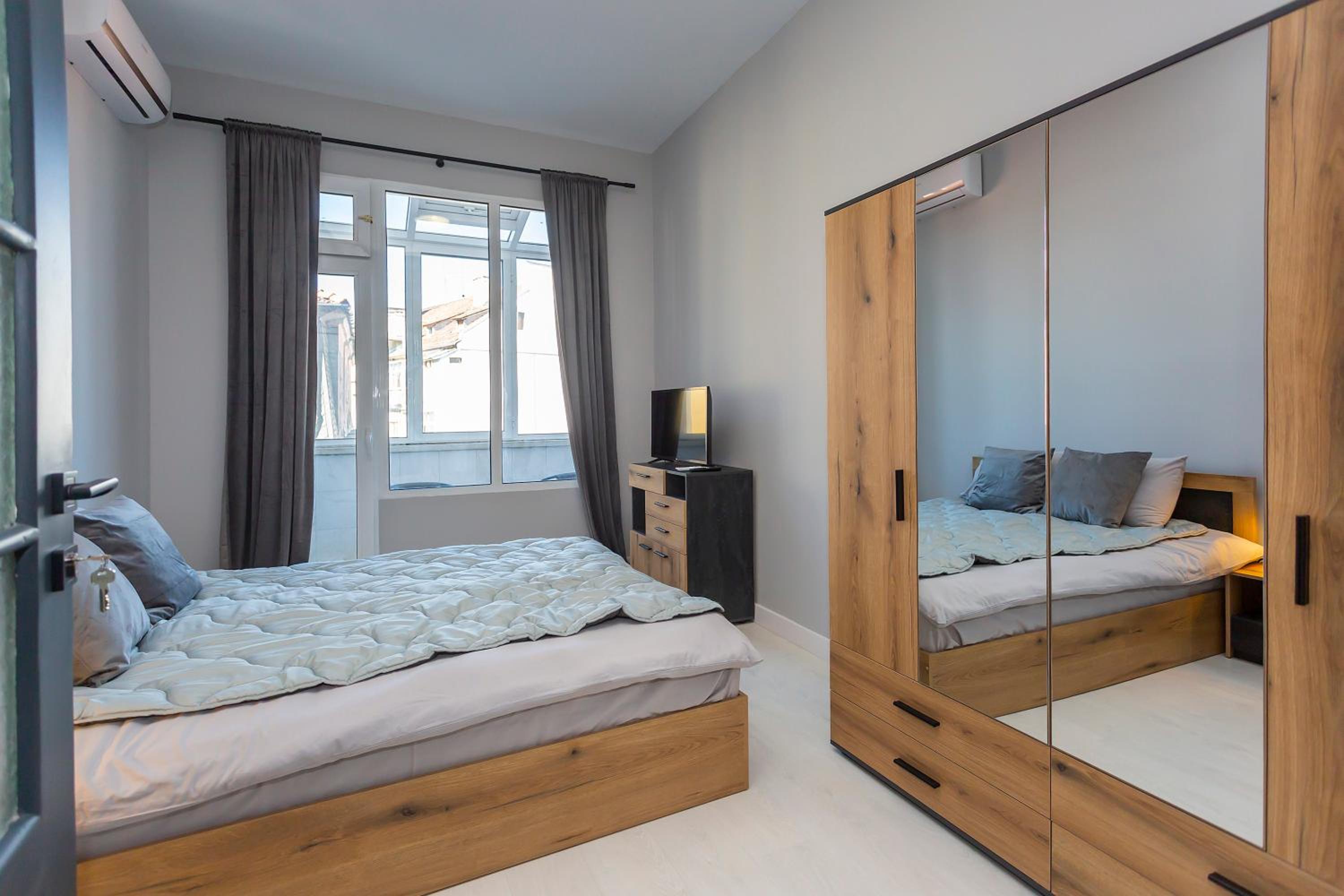 Urban Elegance Apartment
