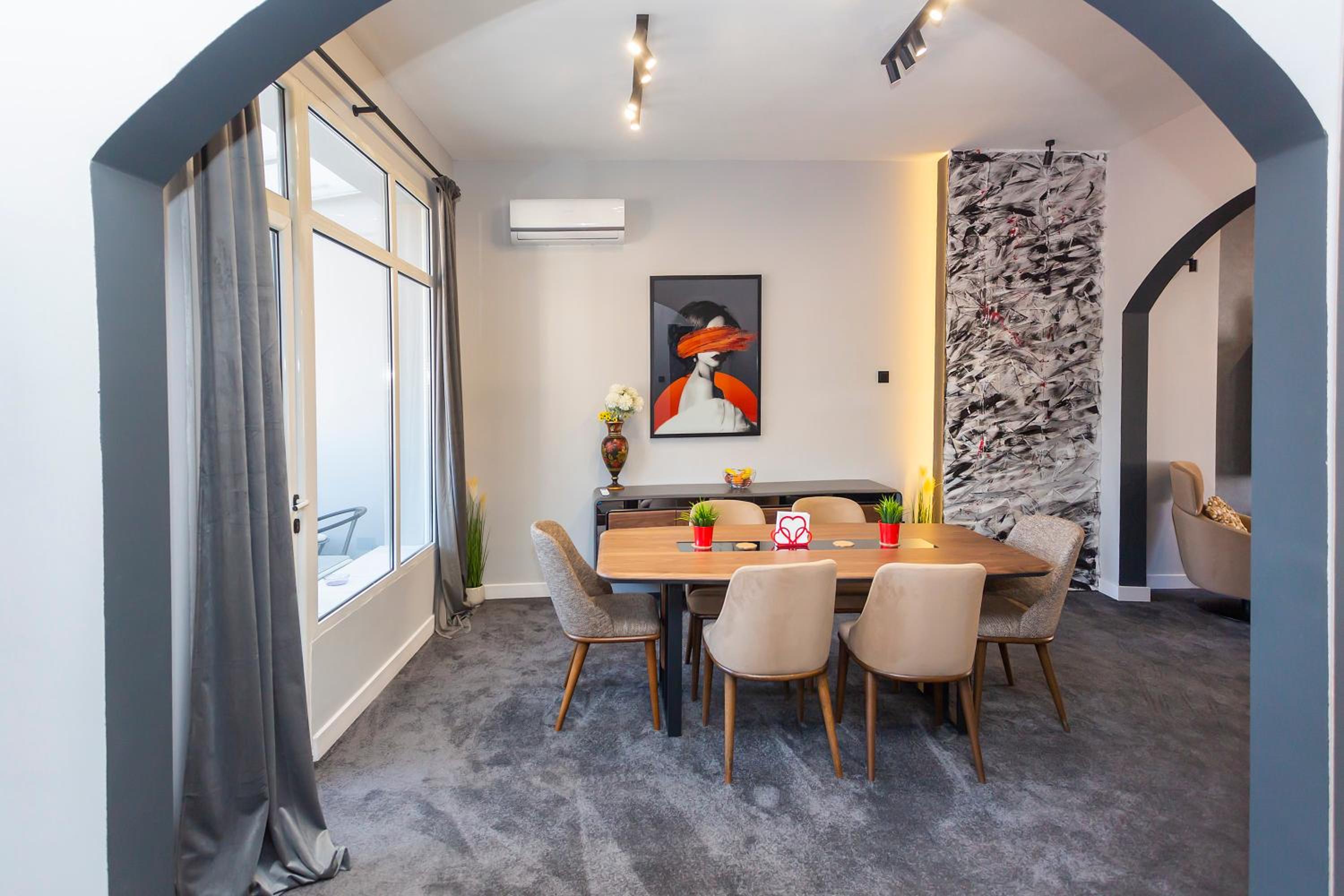 Urban Elegance Apartment