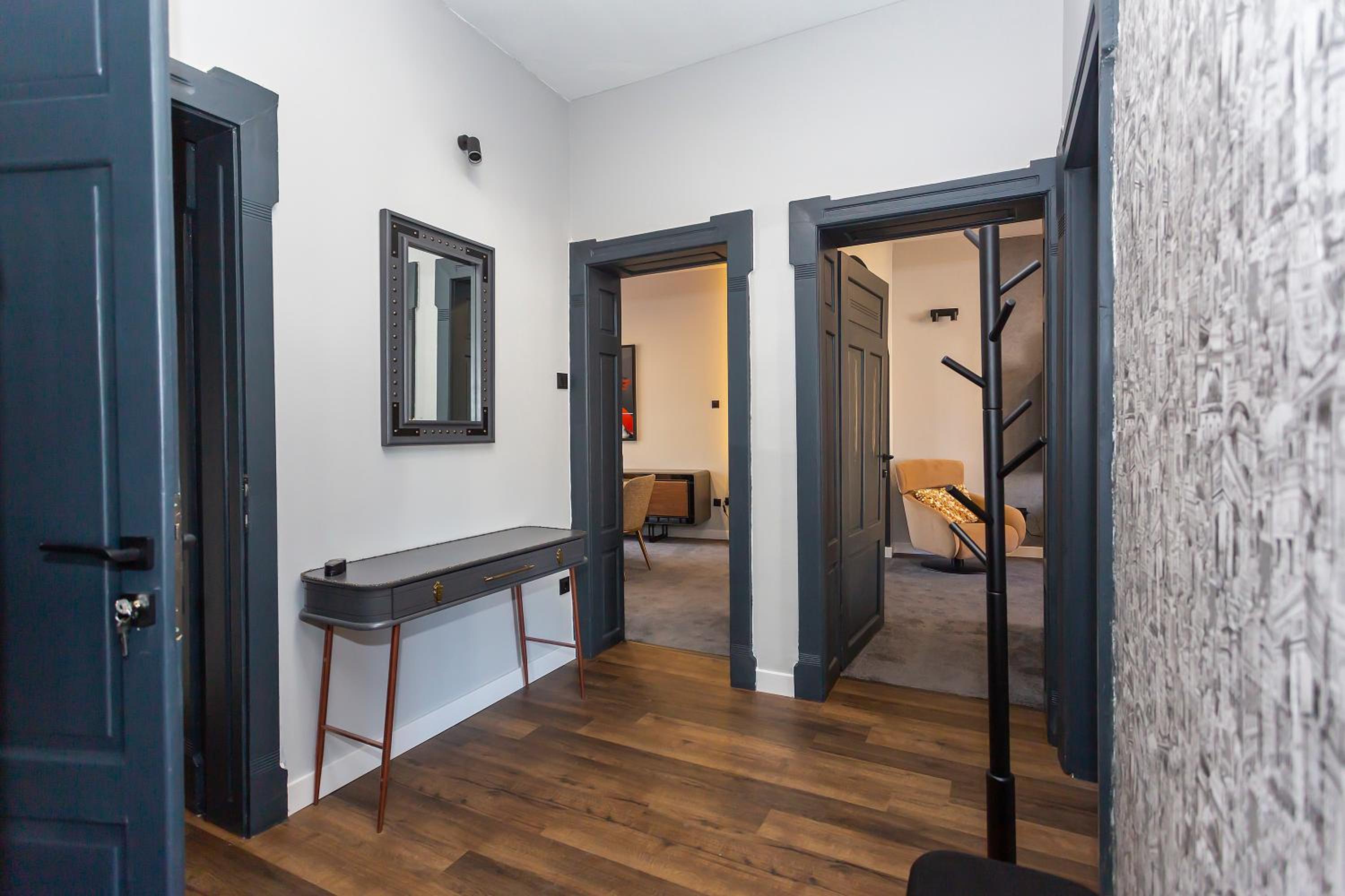 Urban Elegance Apartment