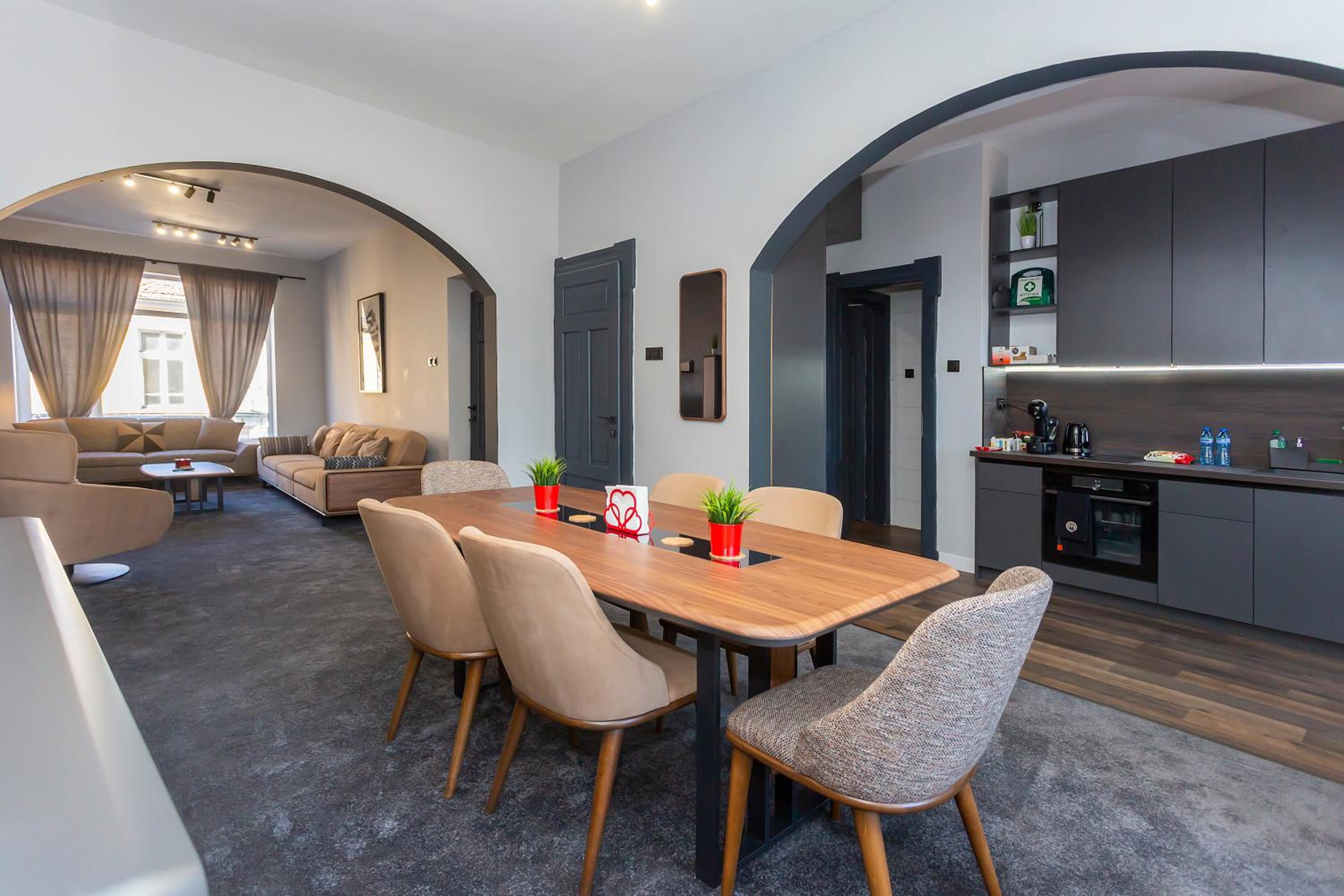 Urban Elegance Apartment