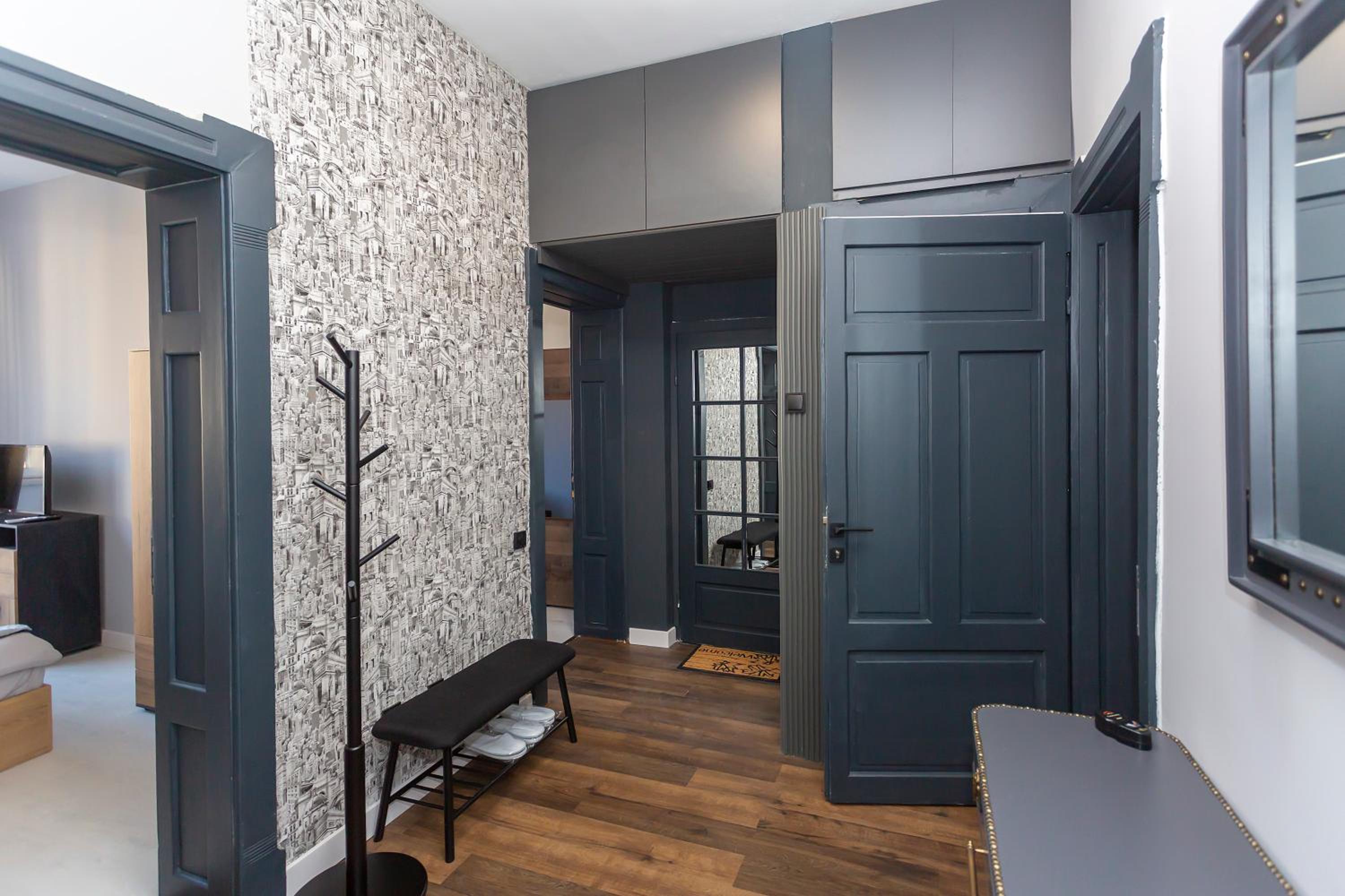 Urban Elegance Apartment