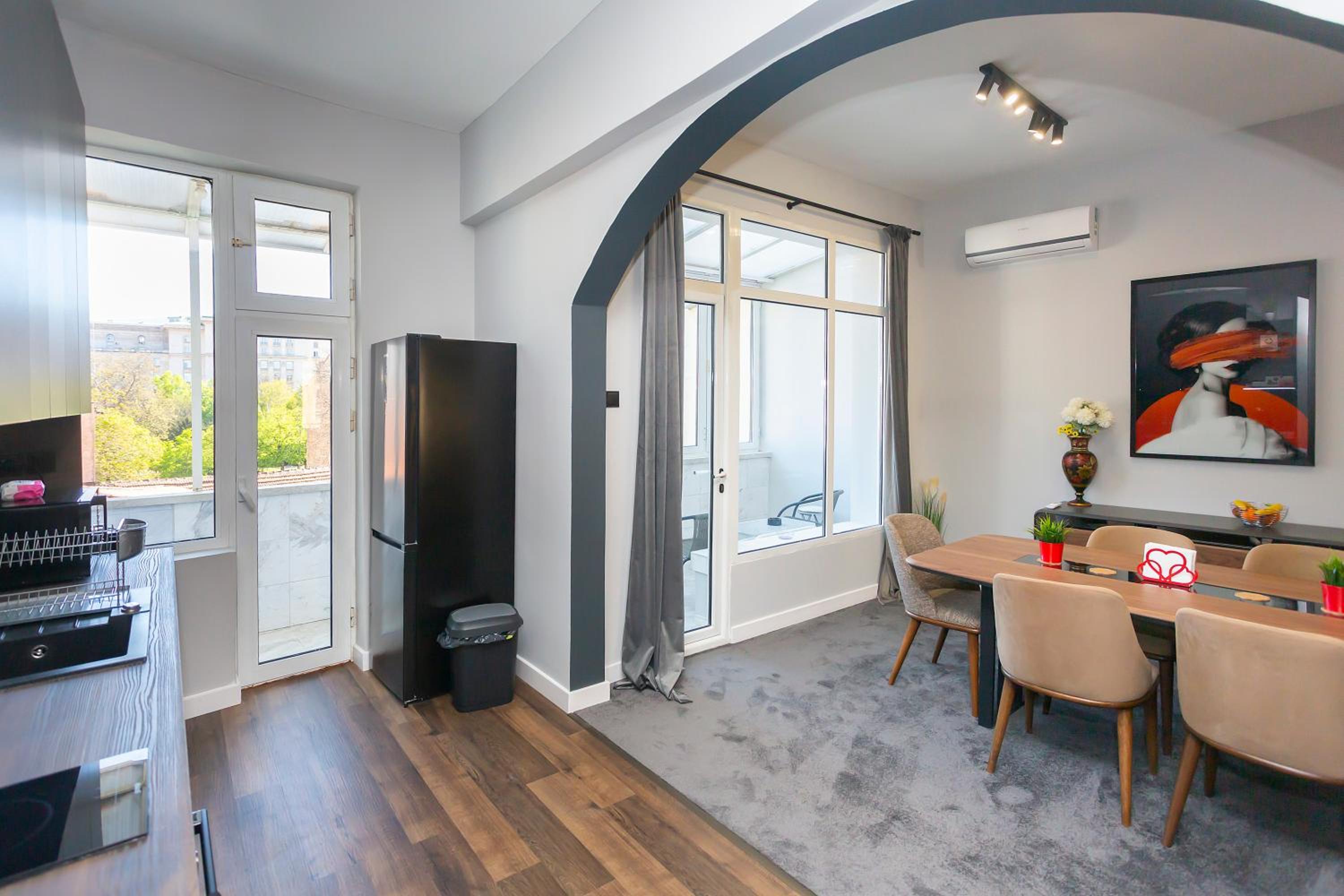 Urban Elegance Apartment
