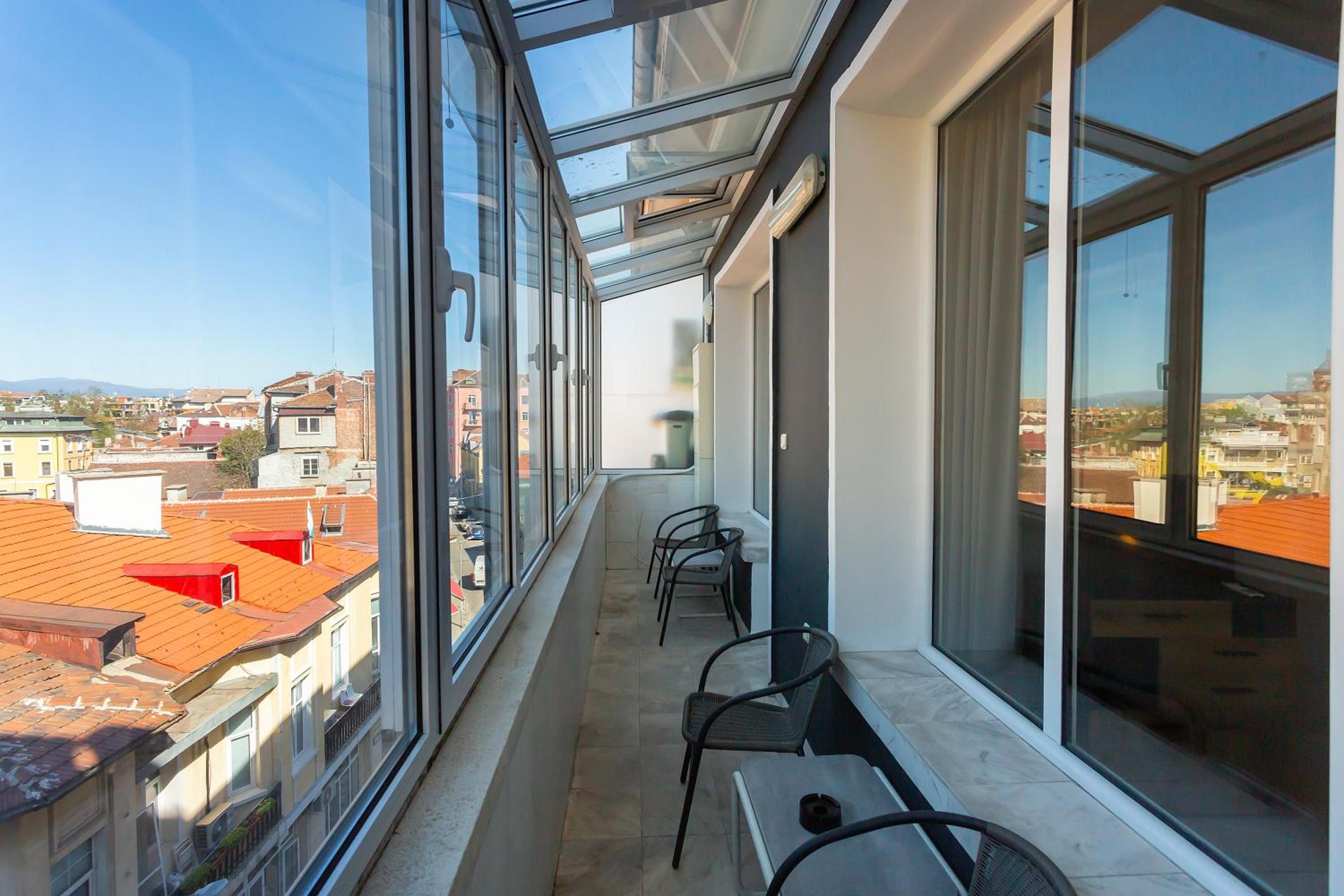 Urban Elegance Apartment