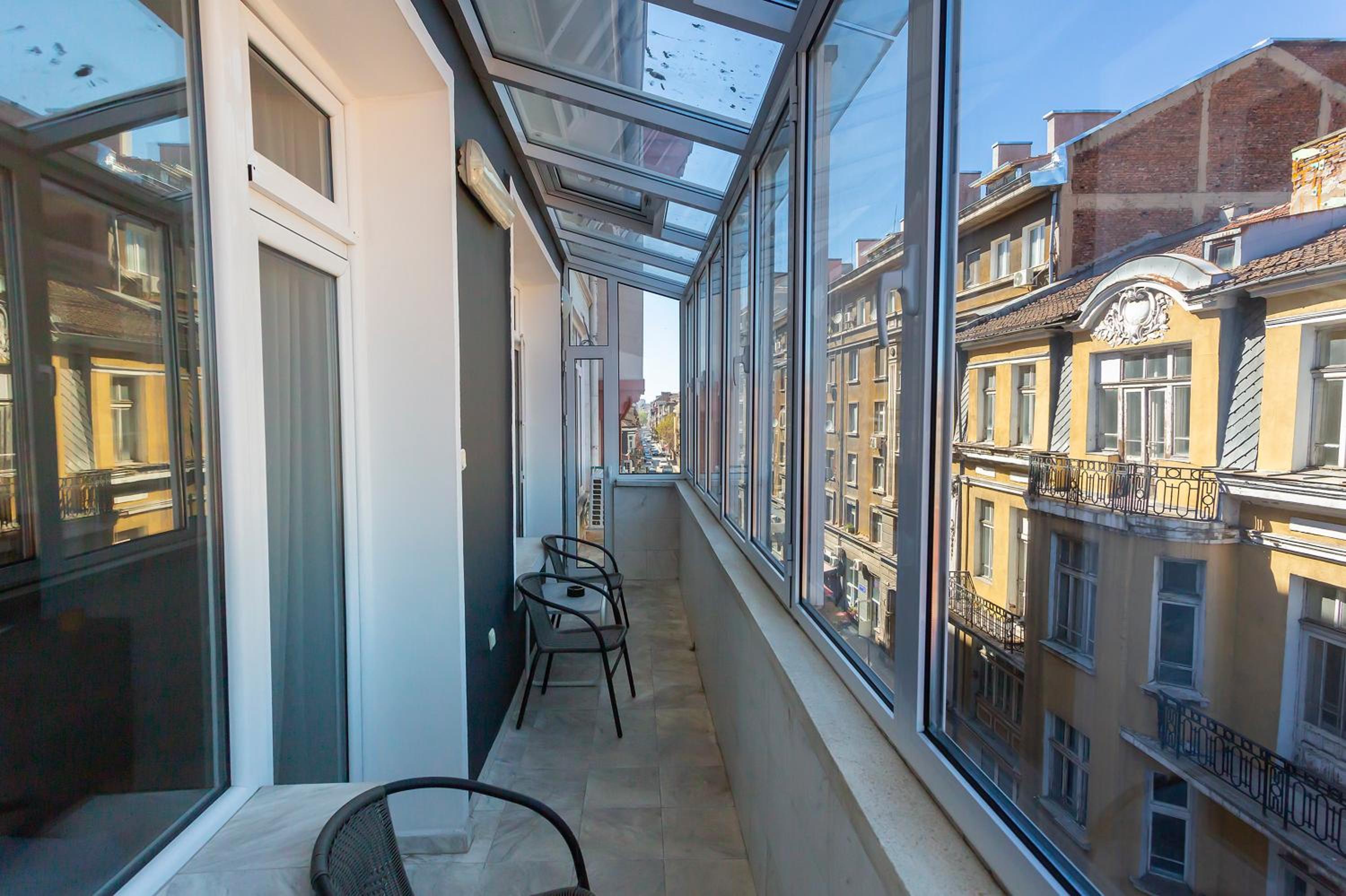 Urban Elegance Apartment