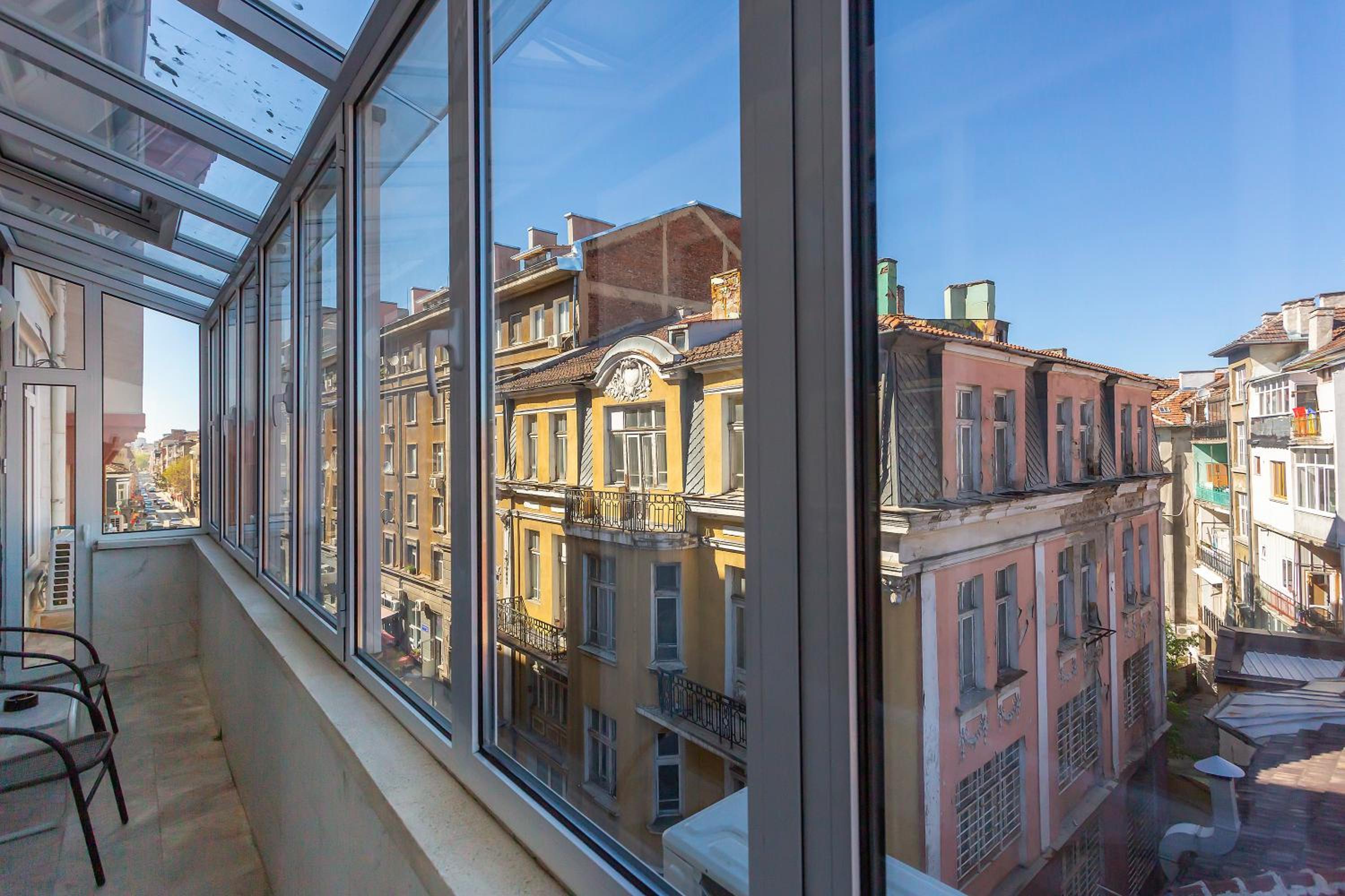 Urban Elegance Apartment