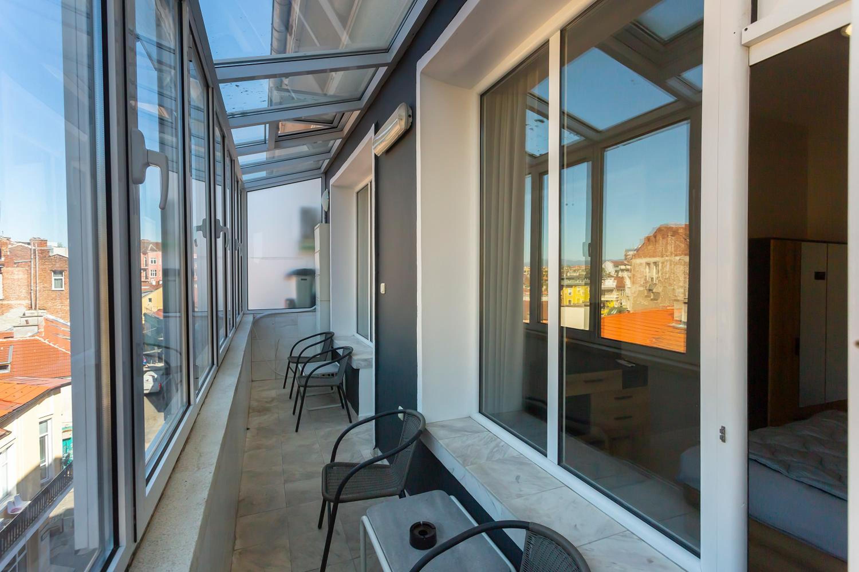 Urban Elegance Apartment