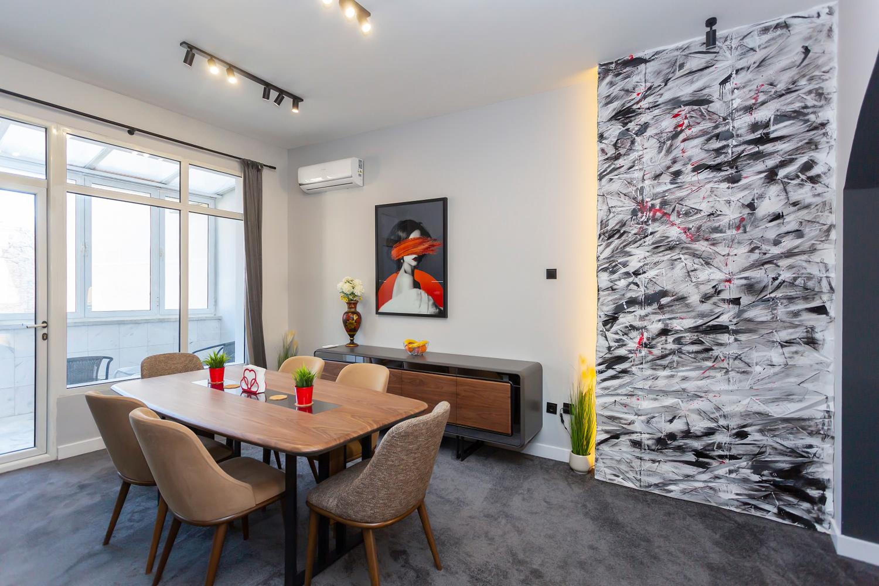 Urban Elegance Apartment