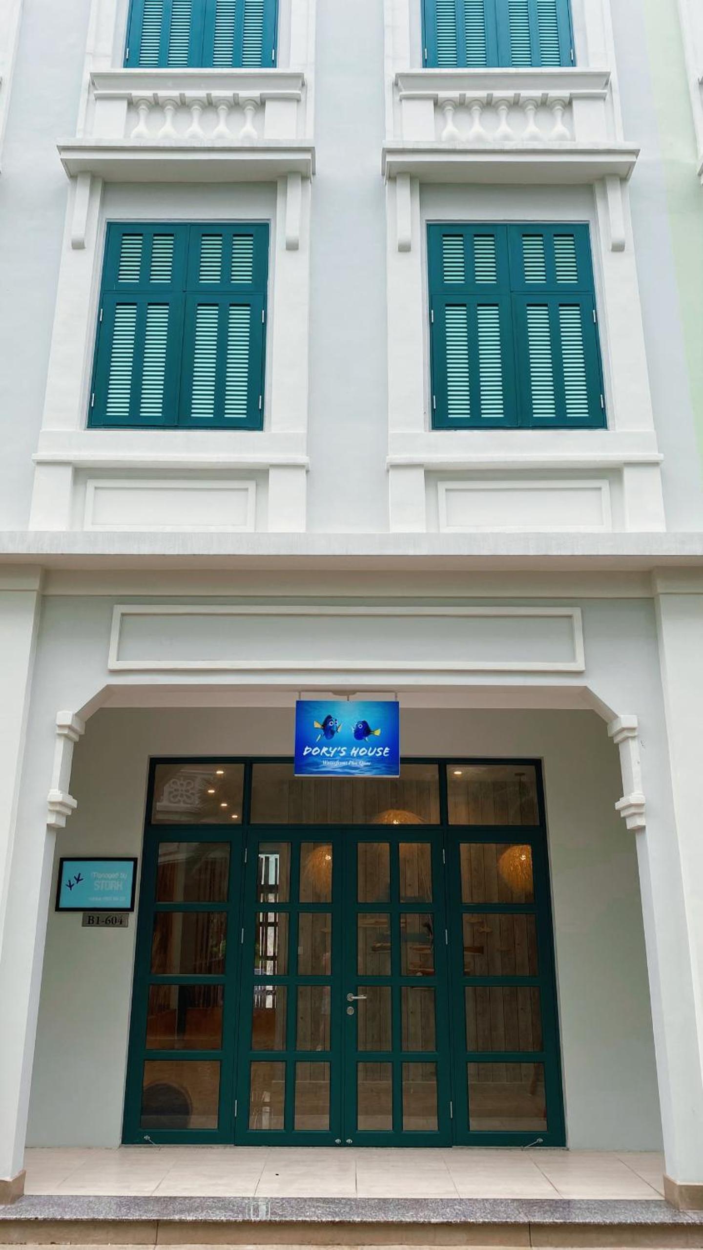9BR West coast Phu Quoc beach townhouse shared swimming pools view 4