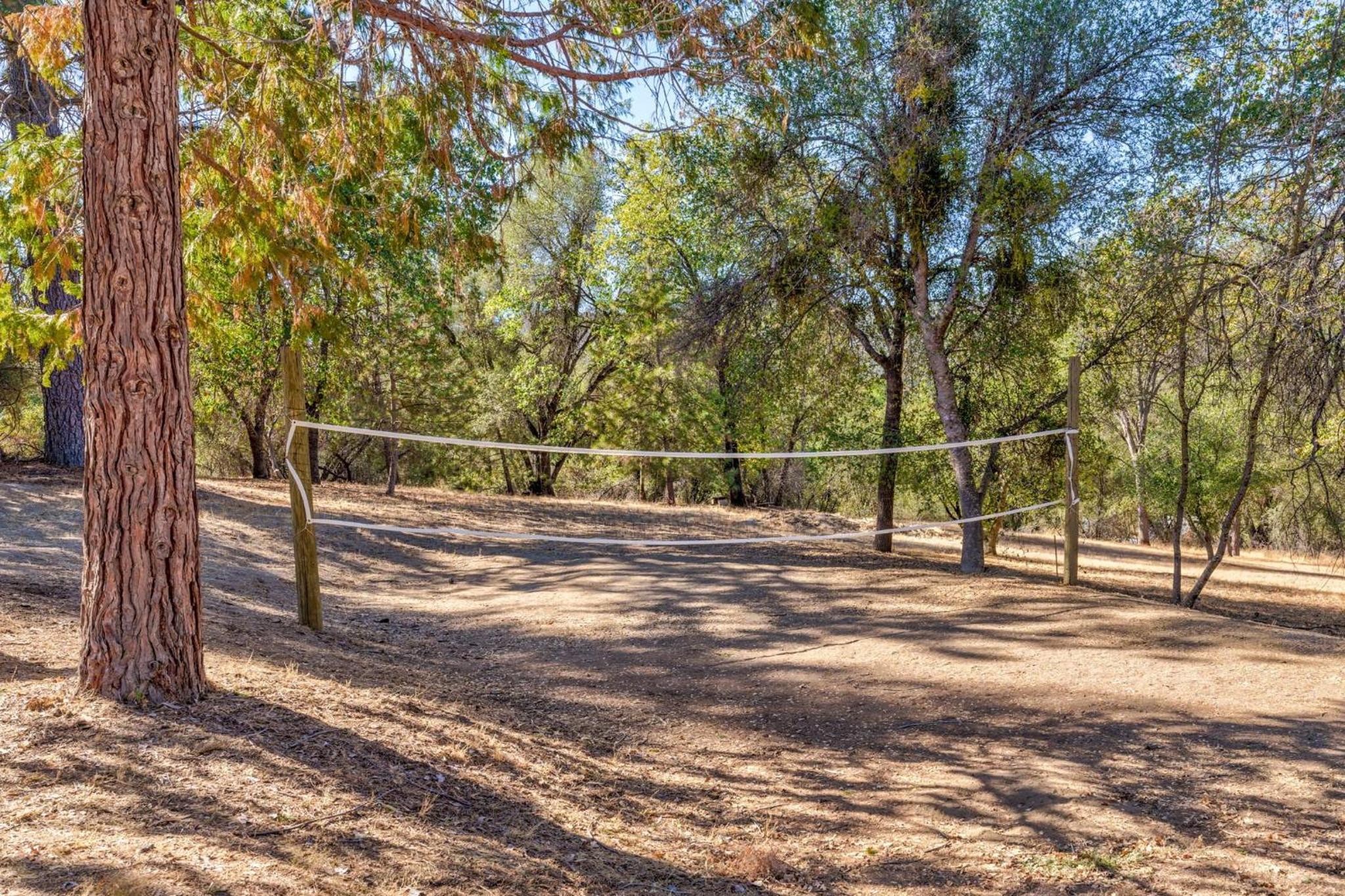 Stimboli Lodge- Sleeps 16 with tons of games and fun view 2