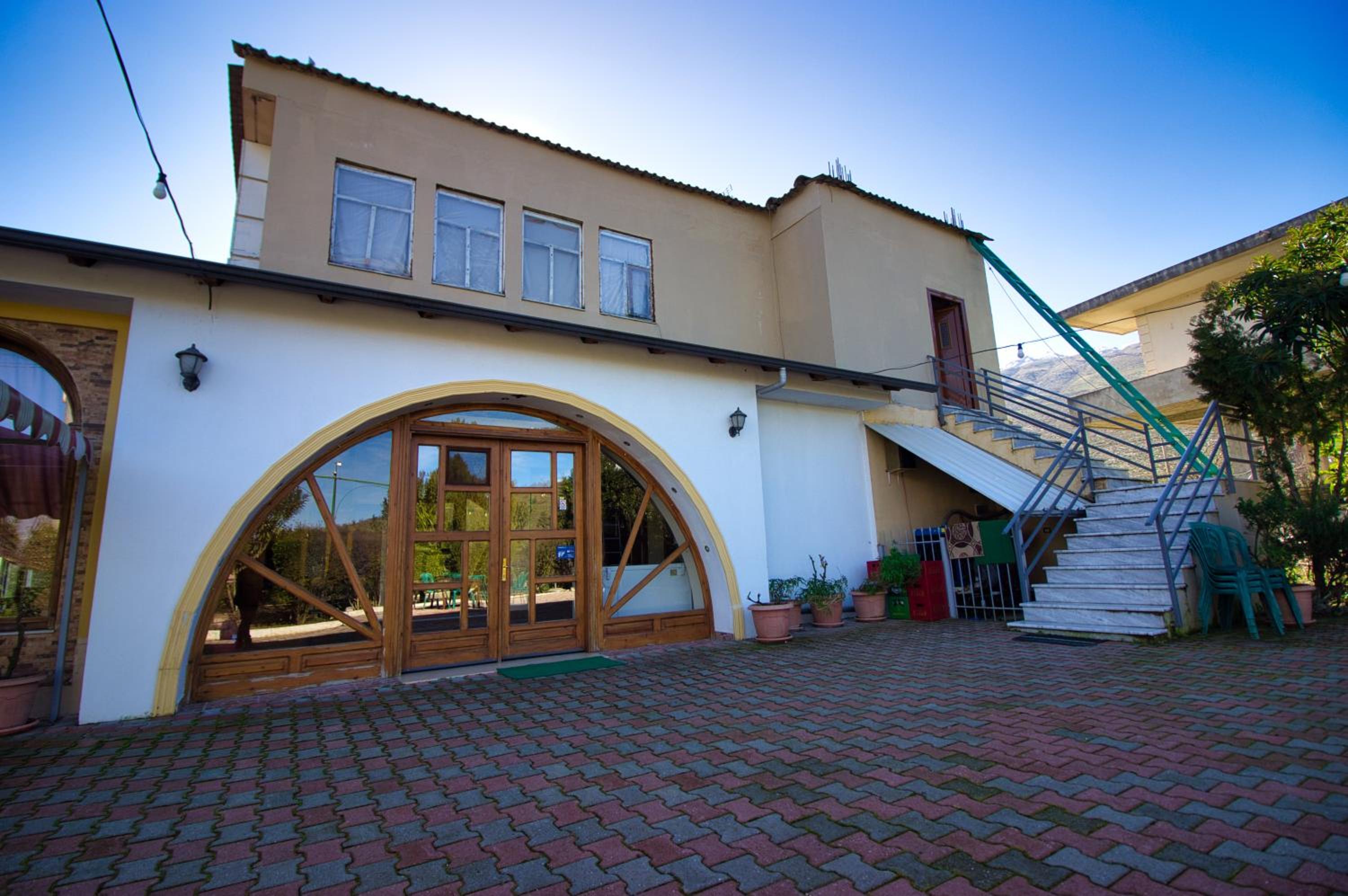 HOTEL RESTORANT VIKTORIA - Image 1