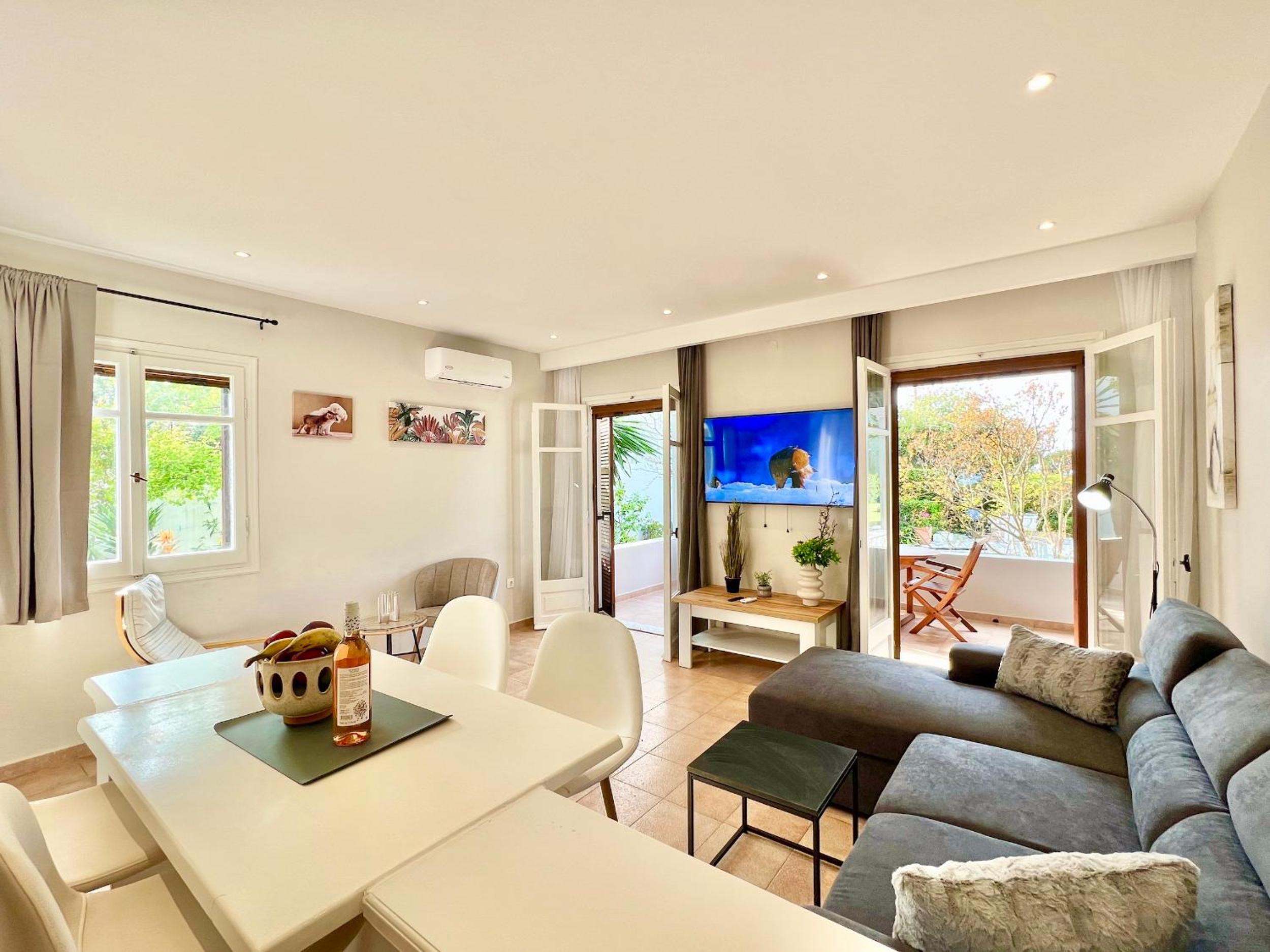 Beachfront Suites GardenMare by DadoVillas
