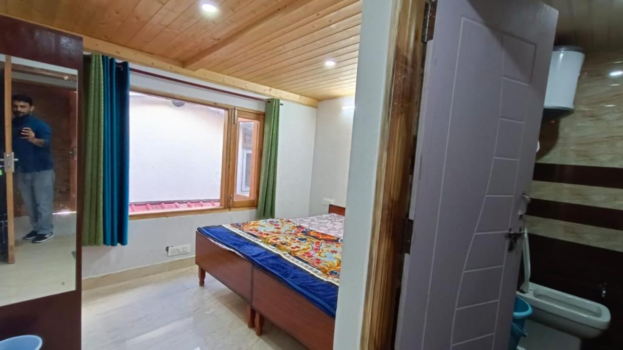 Shiv Shakti Homestay - Near ISBT, Bypass MC Parking, HPU, and Advance Study view 4
