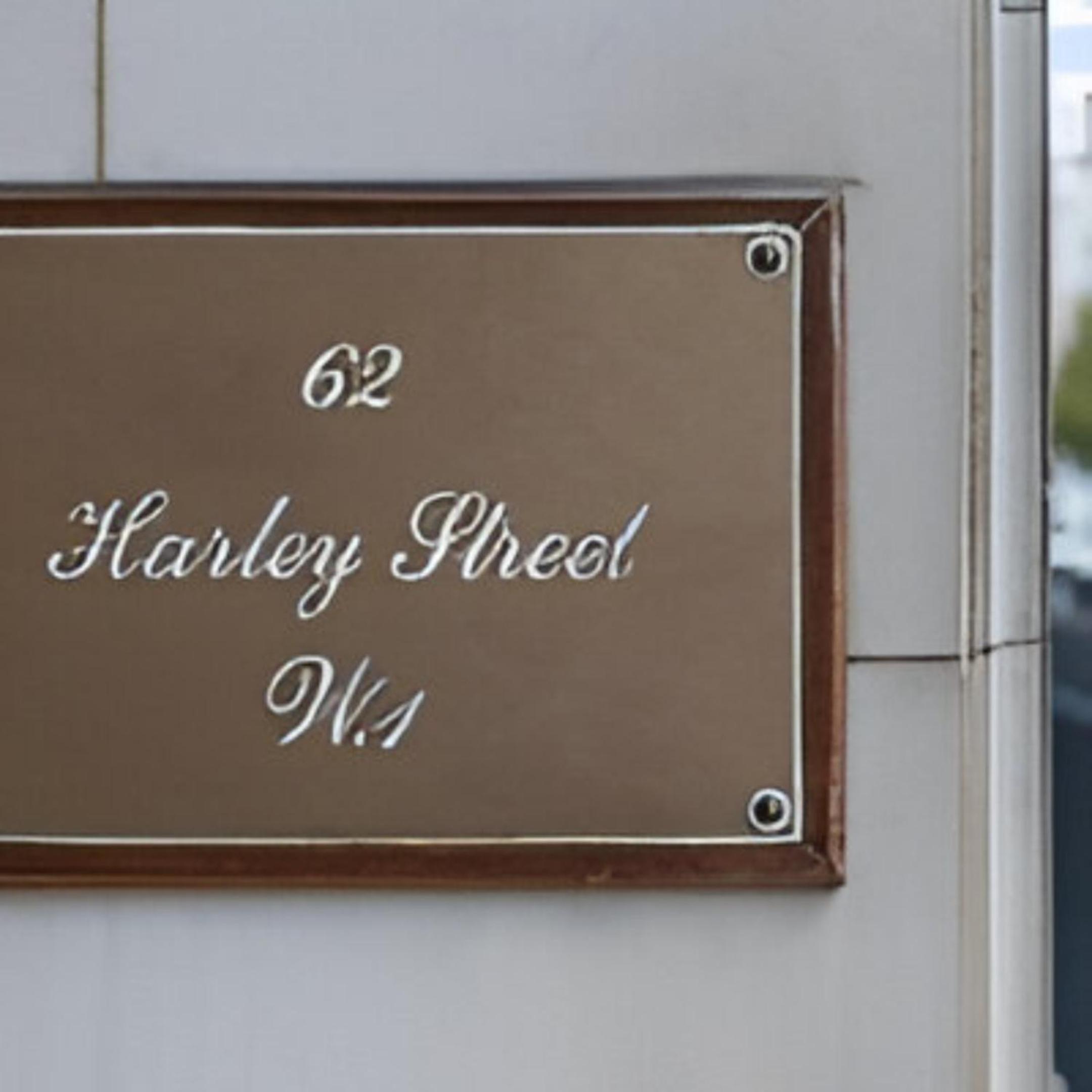 Luxury London 3 Bedroom Duplex with Pool Table - 4HS