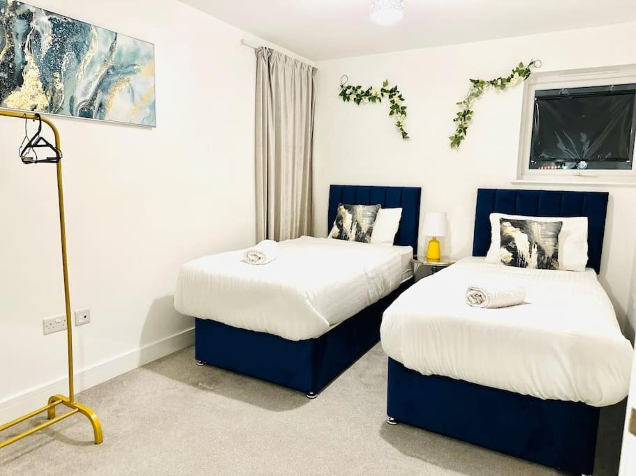 Modern Flat with En-suite and Free Parking view 2