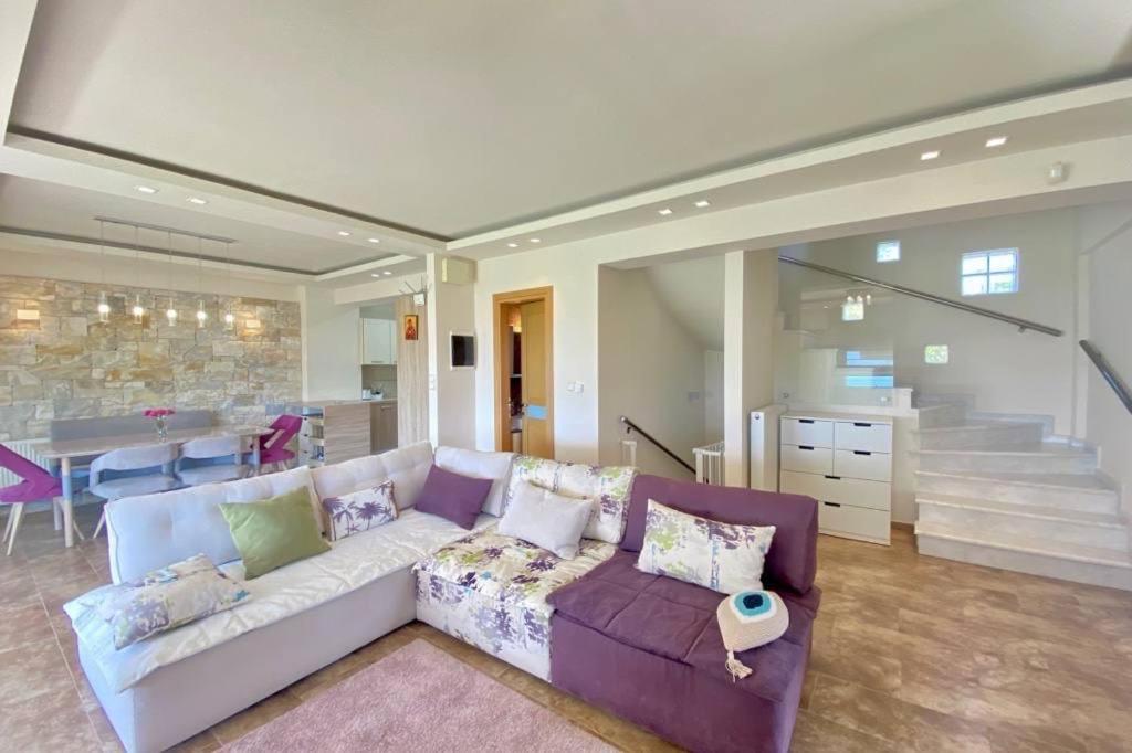 TAMARI Luxury Villa - Miramare view 2