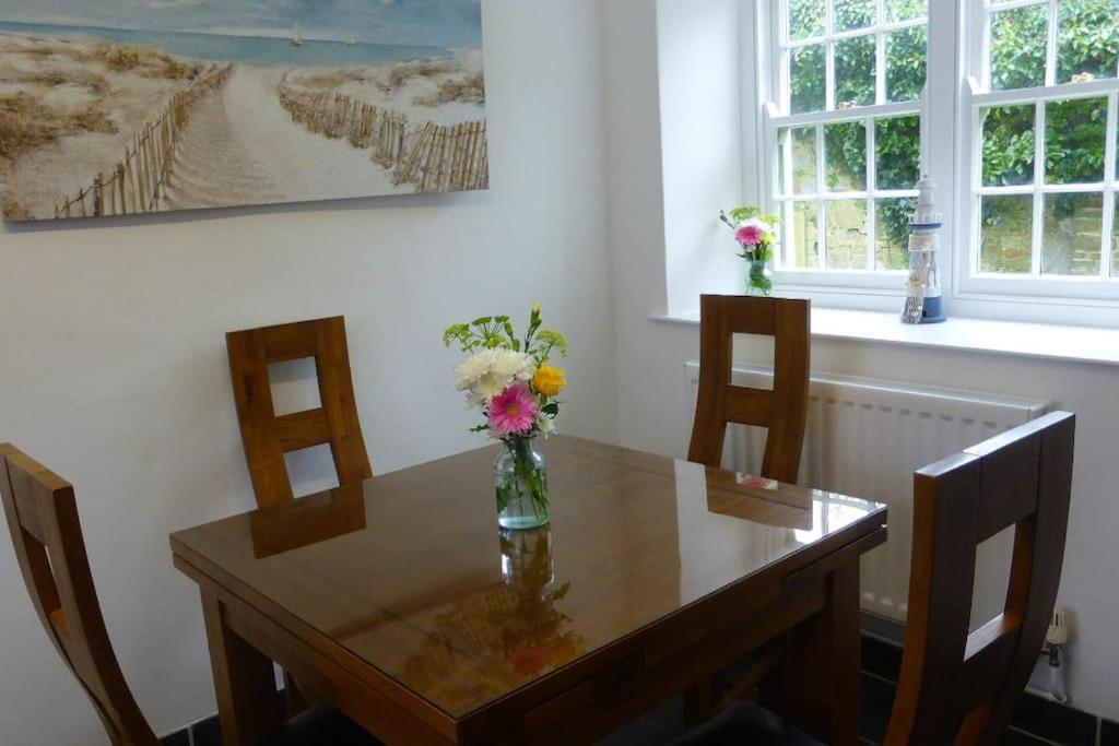 East Titchberry Cottage - Thatched cottage charm in rural North Devon view 4