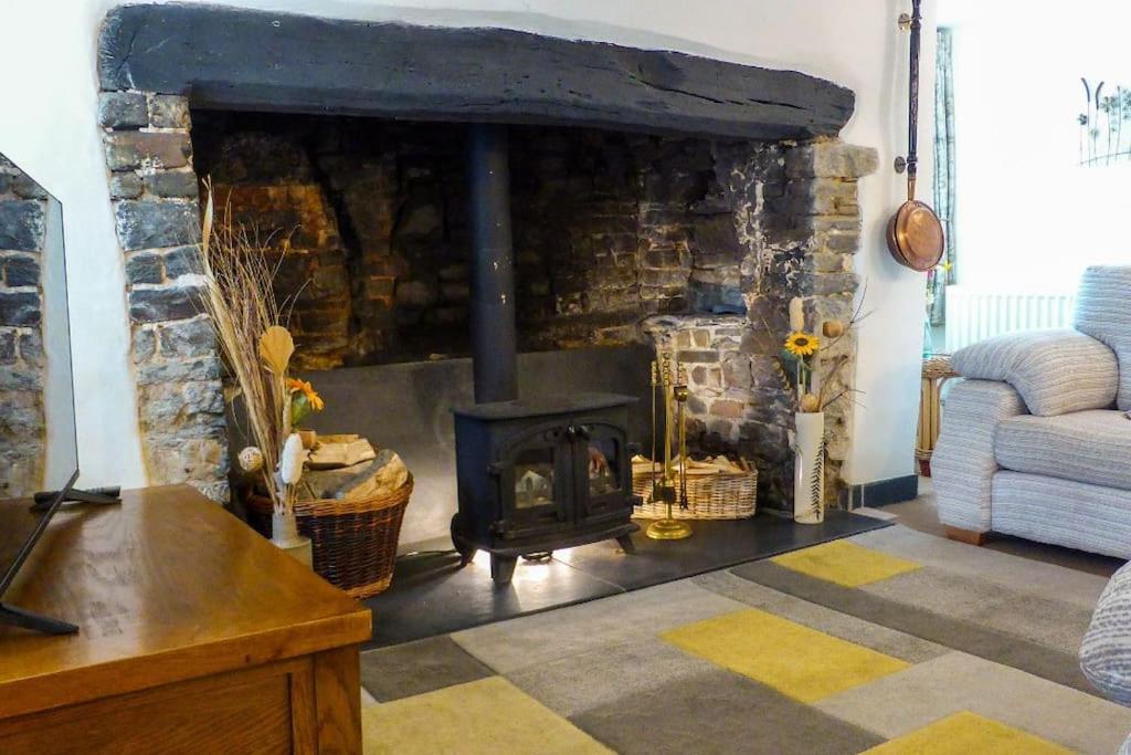East Titchberry Cottage - Thatched cottage charm in rural North Devon view 2