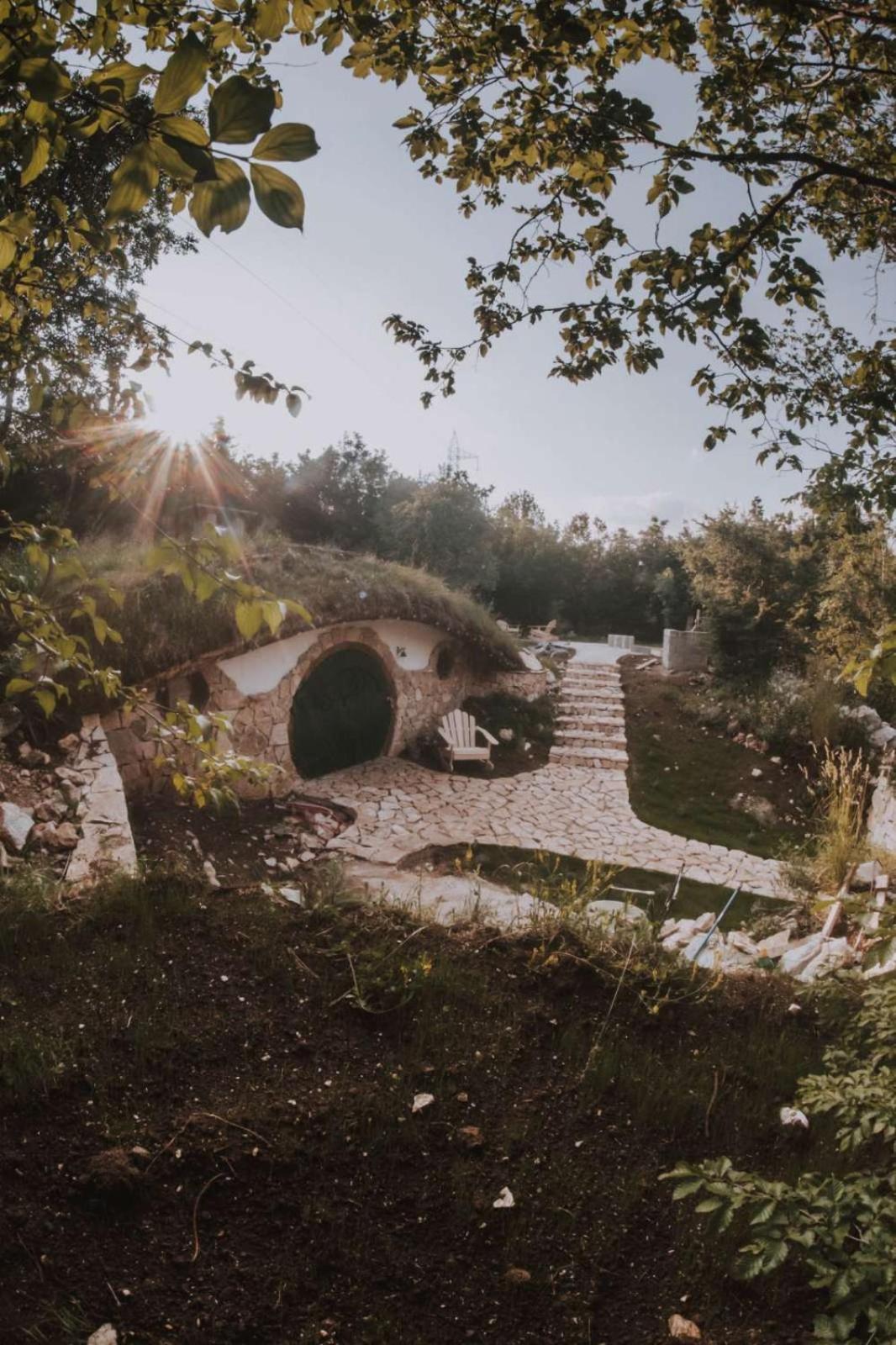 Mobbiton Mostar - Magical Underground Retreat