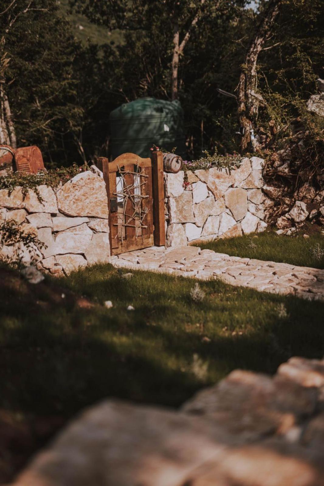 Mobbiton Mostar - Magical Underground Retreat
