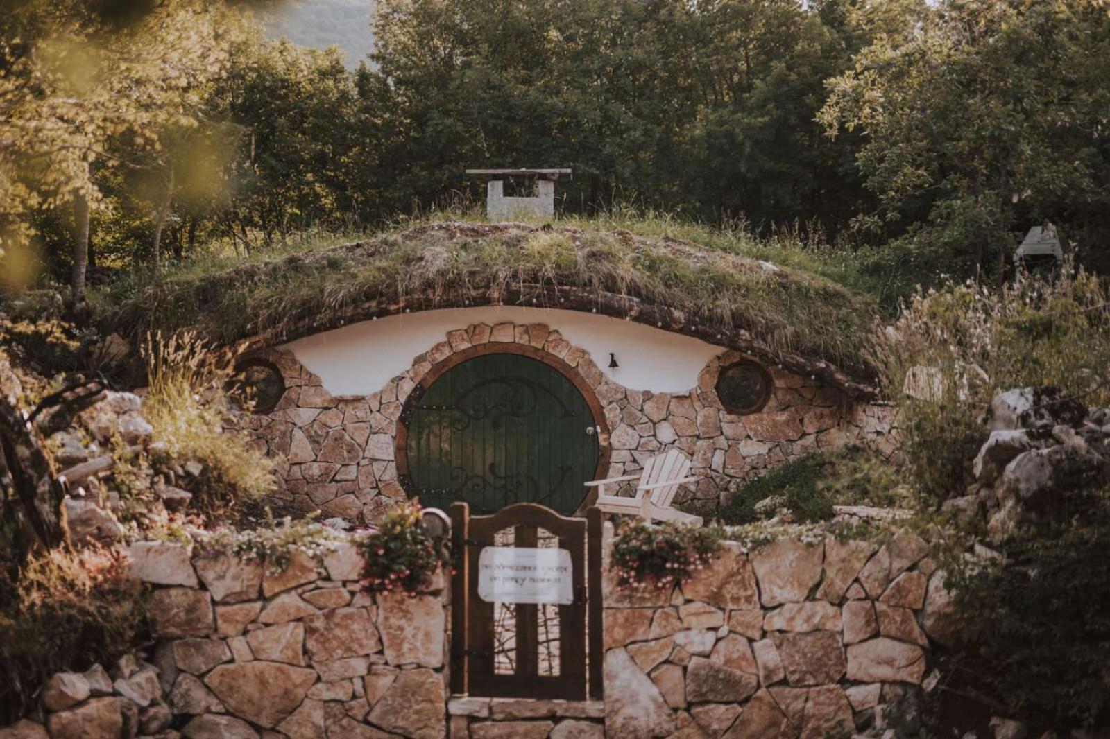 Mobbiton Mostar - Magical Underground Retreat