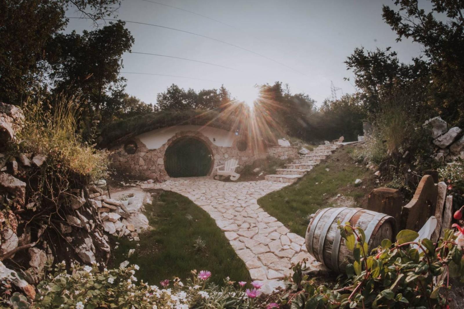 Mobbiton Mostar - Magical Underground Retreat