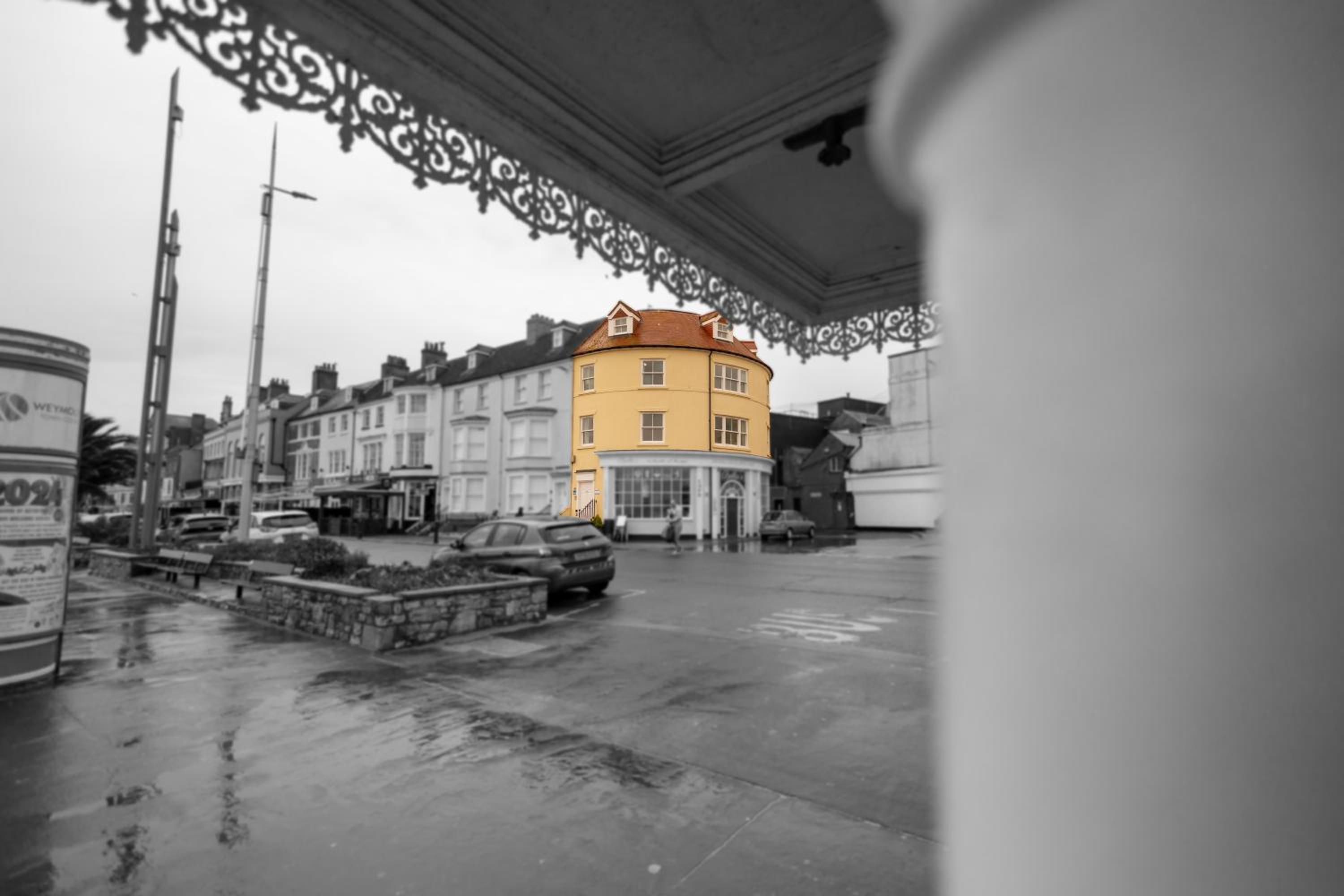 Beachside Gallery Flat Weymouth view 2