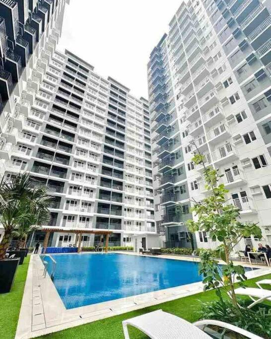 Spacious,comfy condo @ SM Iloilo