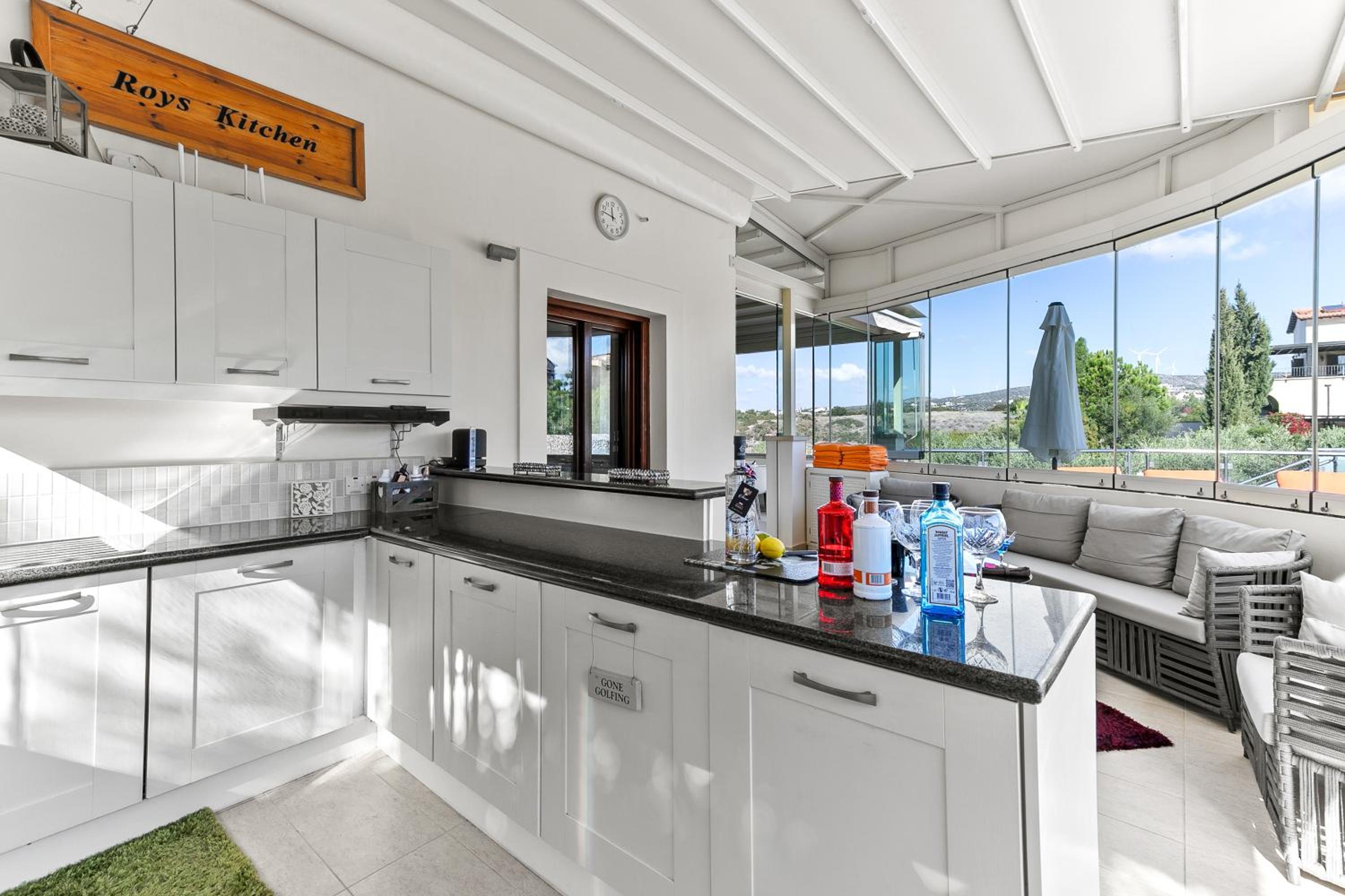 3 bedroom Villa Eleyjo with stunning private pool, Aphrodite Hills Resort