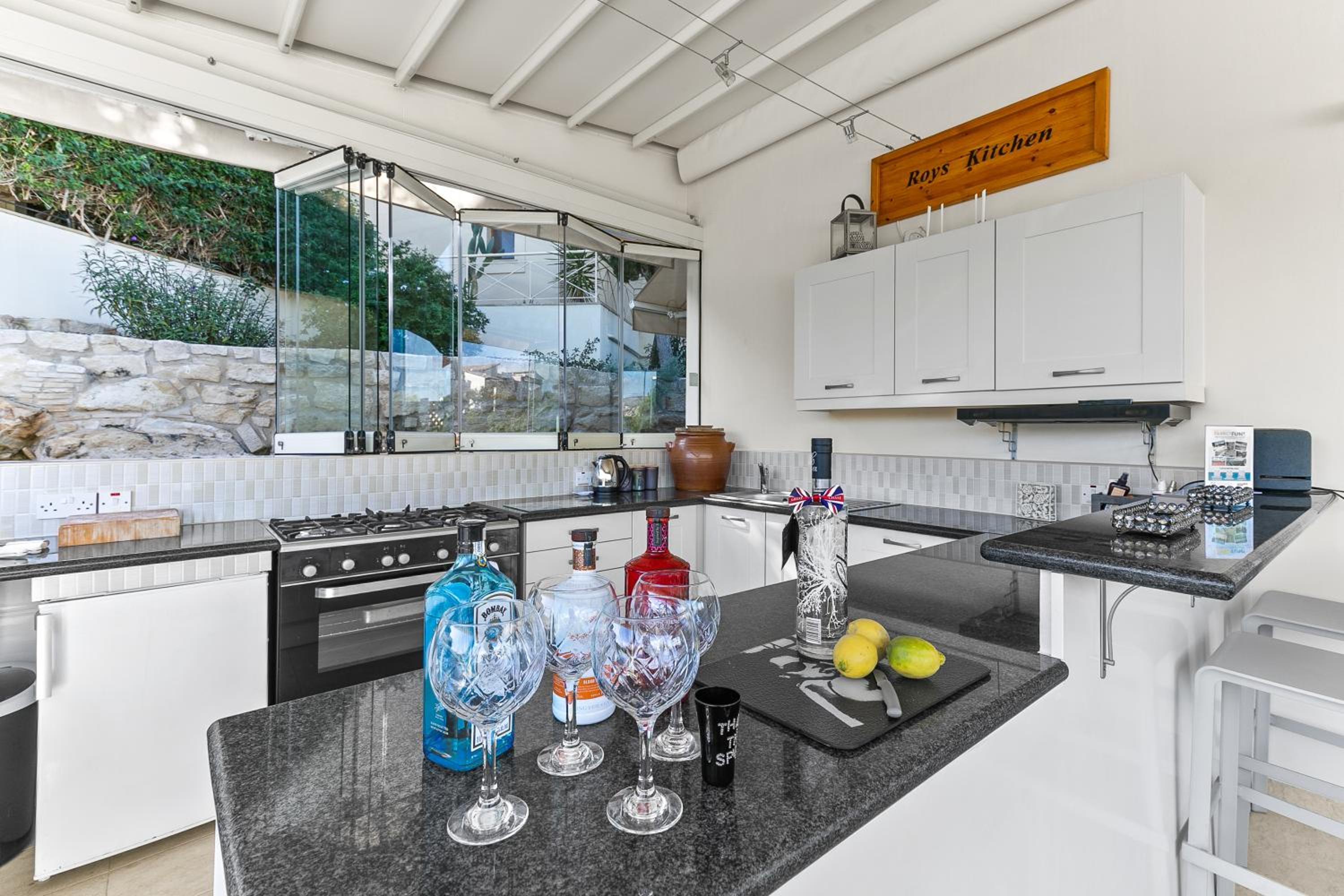 3 bedroom Villa Eleyjo with stunning private pool, Aphrodite Hills Resort