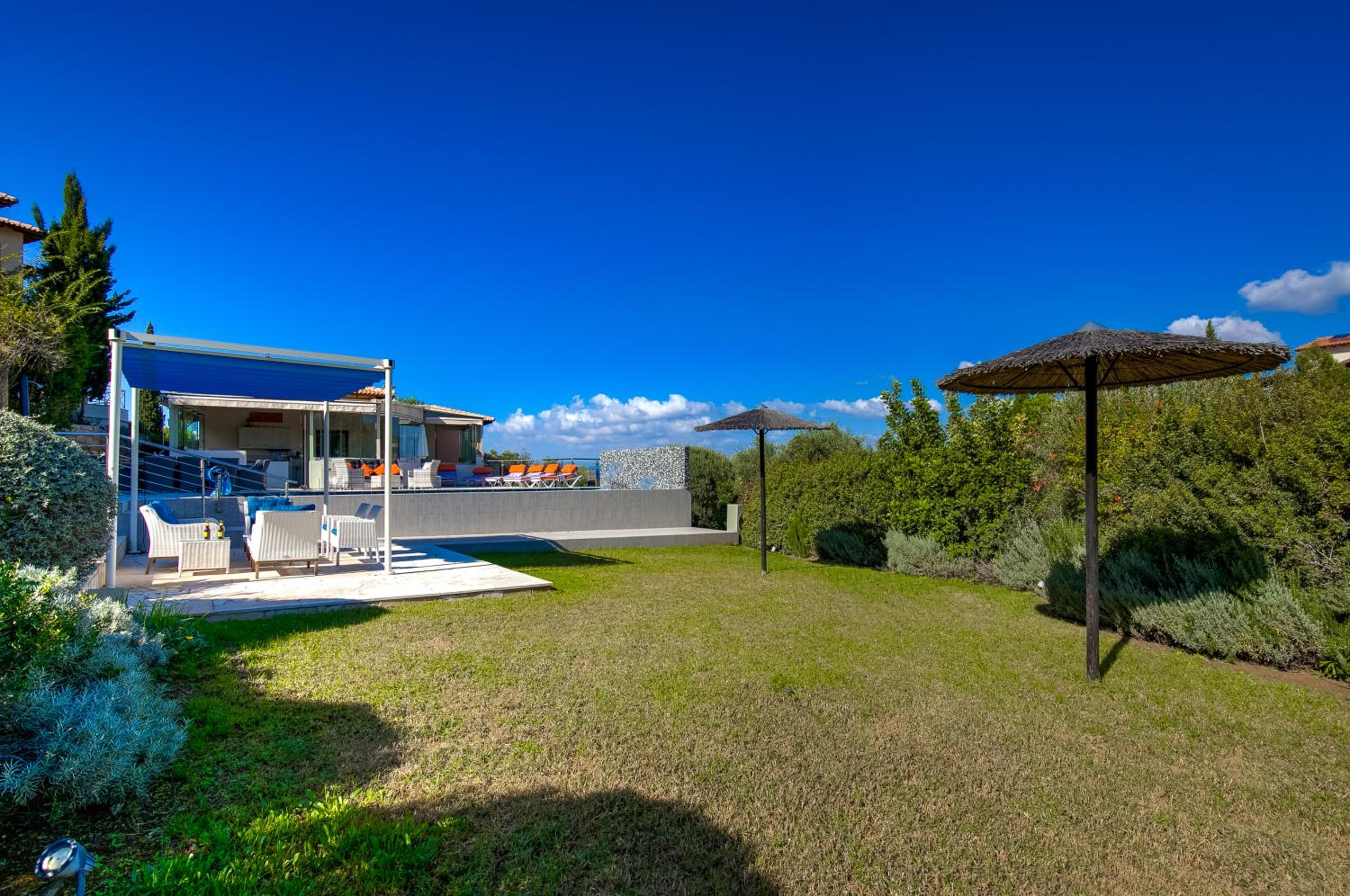 3 bedroom Villa Eleyjo with stunning private pool, Aphrodite Hills Resort