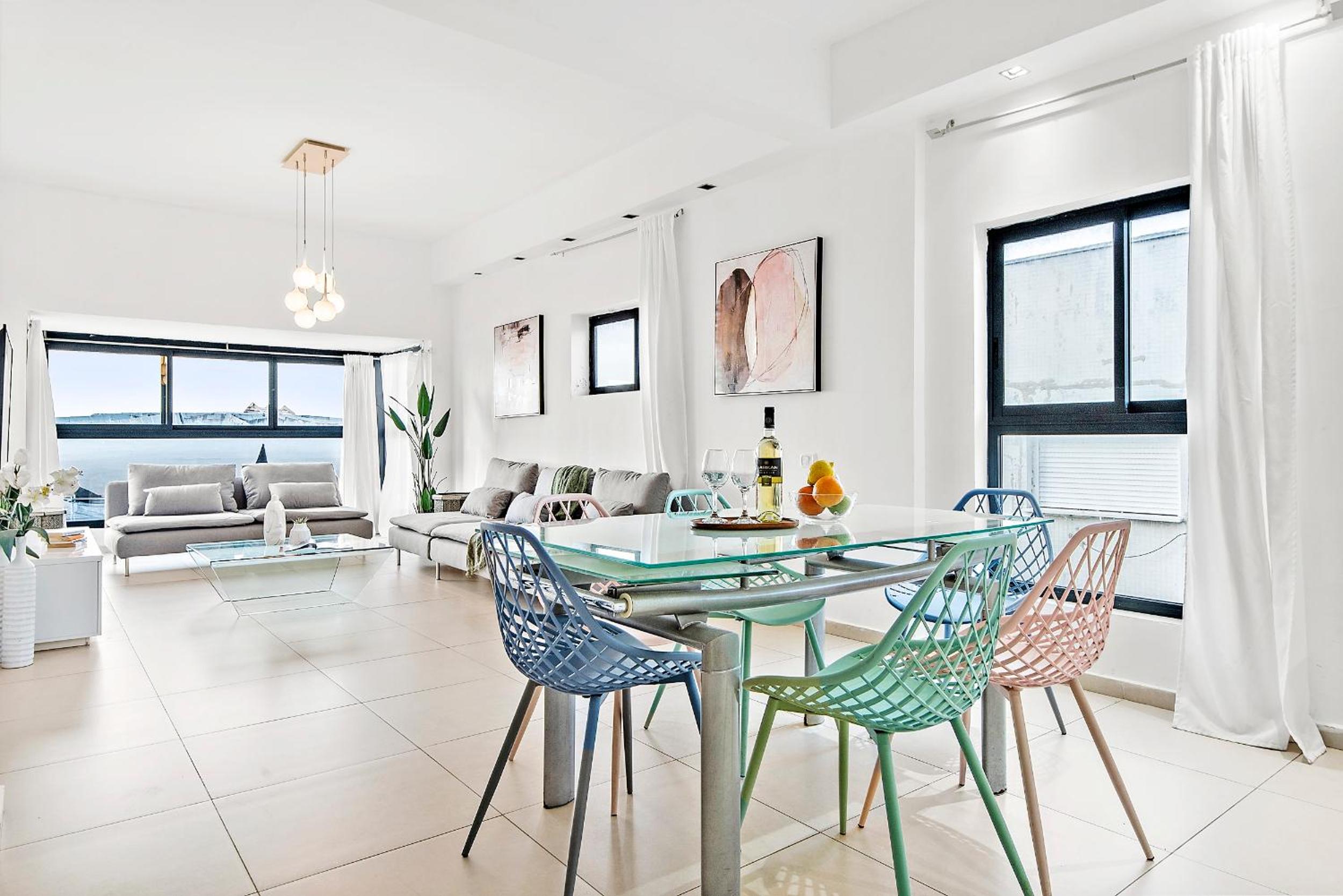 Mediterranean Vista Apartment in front of Gordon