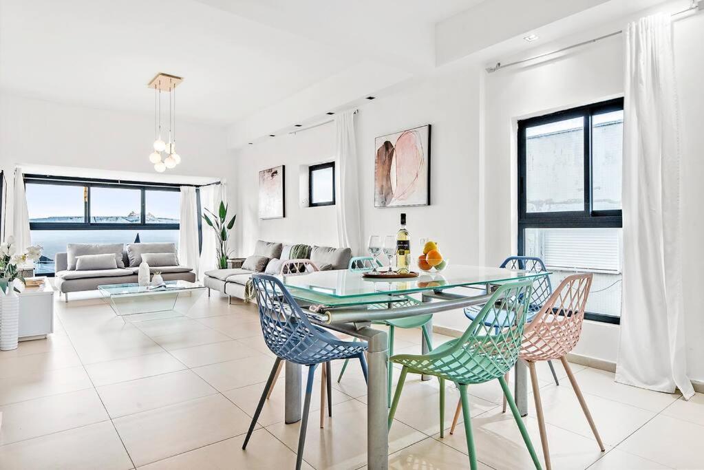 Mediterranean Vista Apartment in front of Gordon