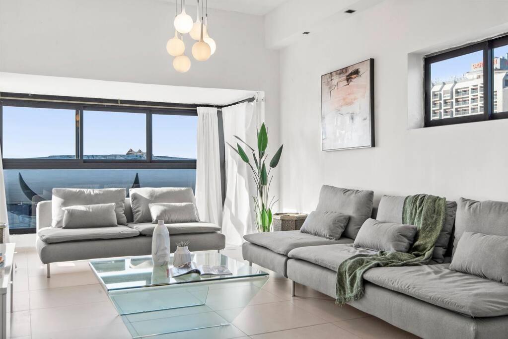 Mediterranean Vista Apartment in front of Gordon