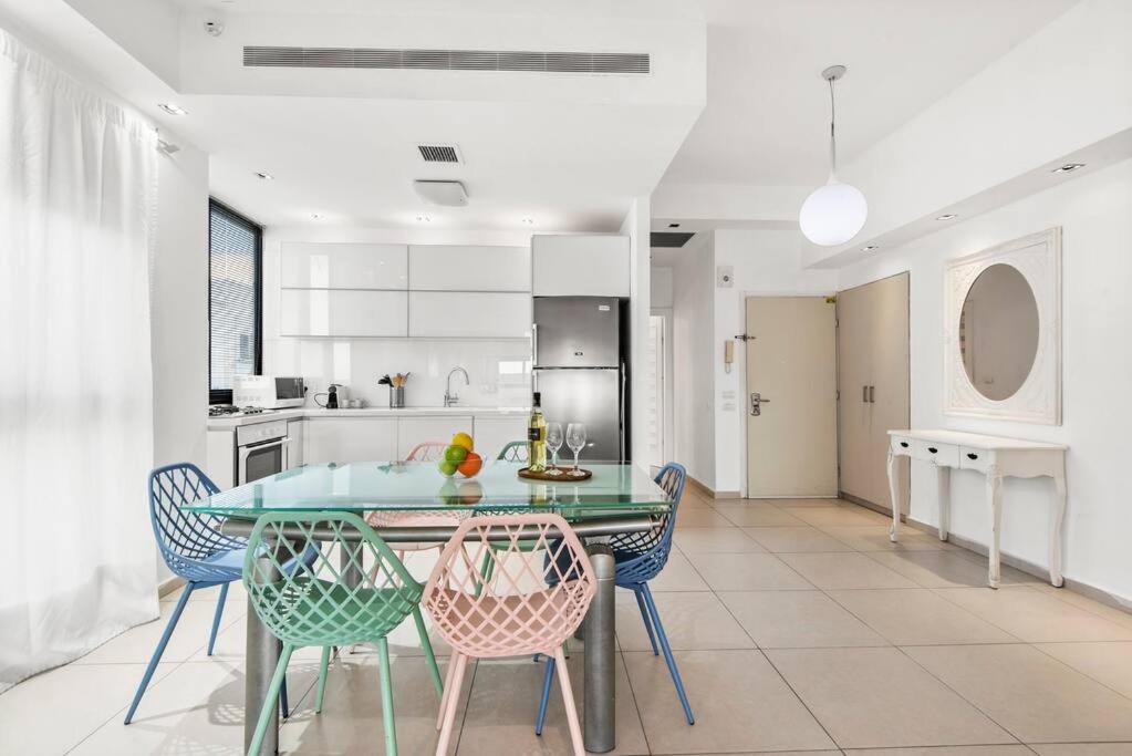 Mediterranean Vista Apartment in front of Gordon