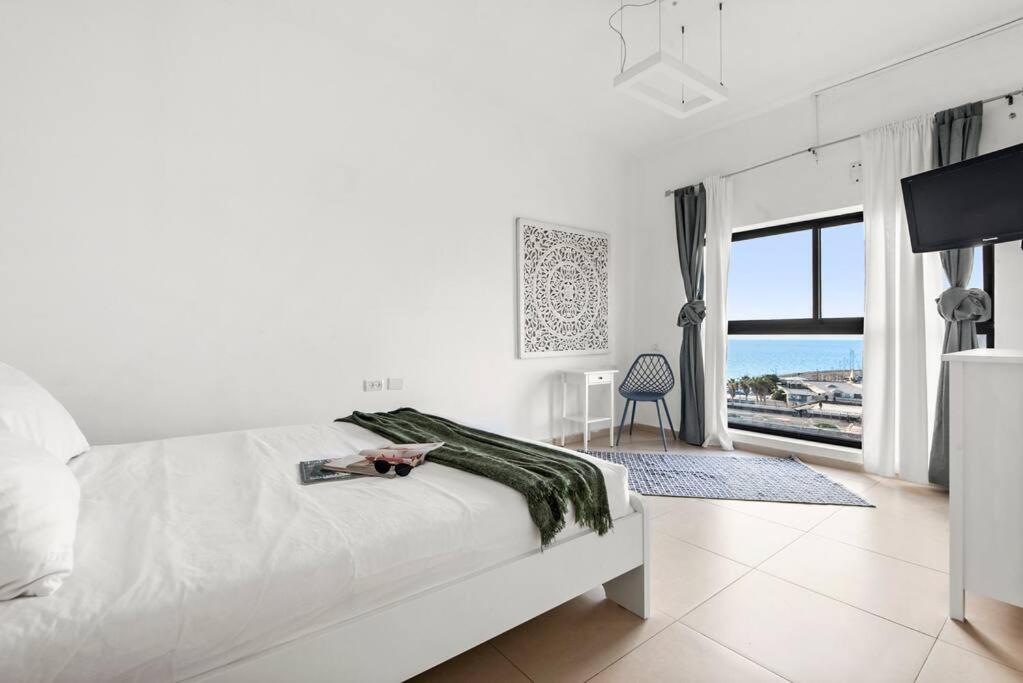 Mediterranean Vista Apartment in front of Gordon