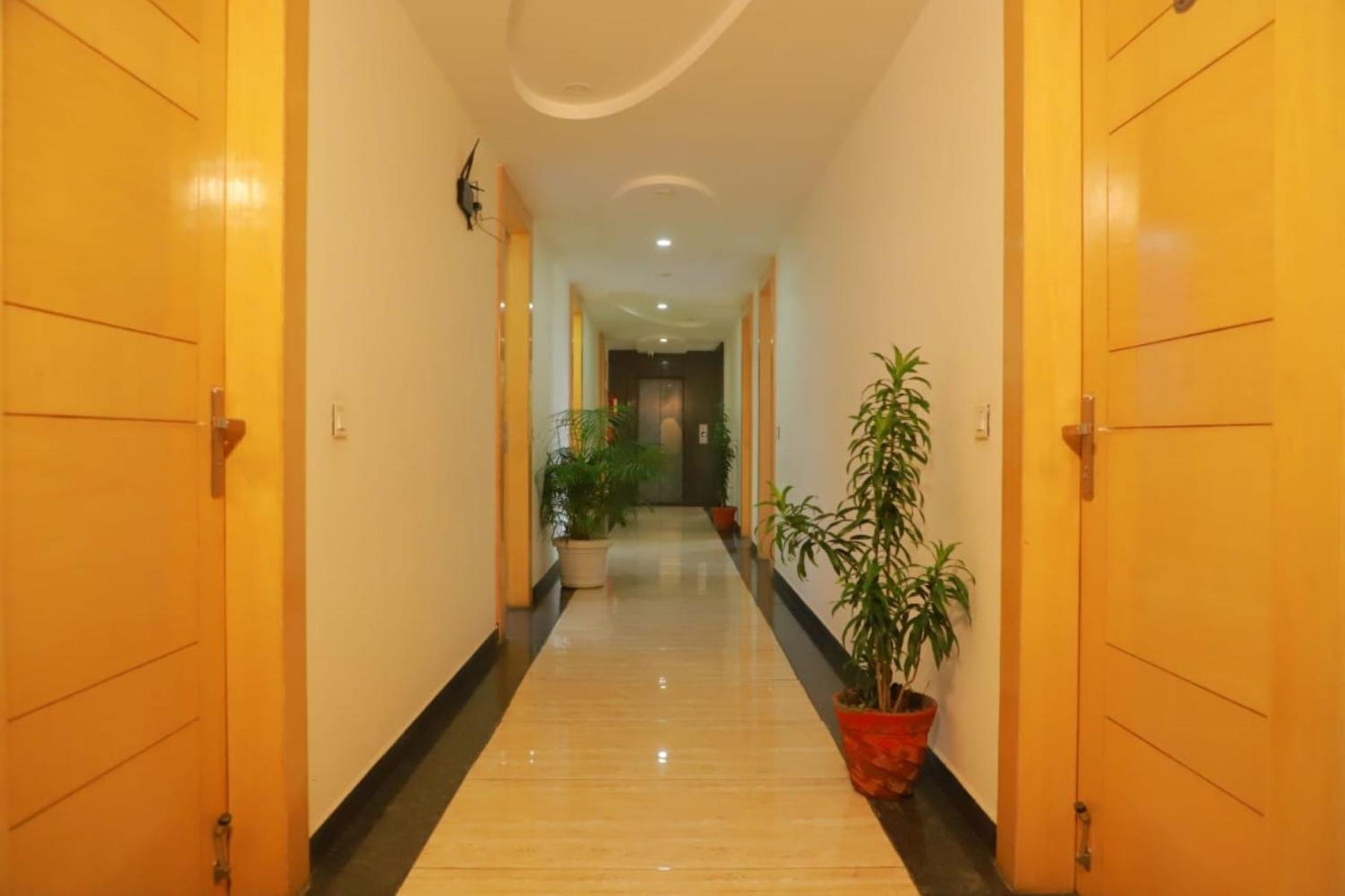 CoRoom Premium Business Hotel