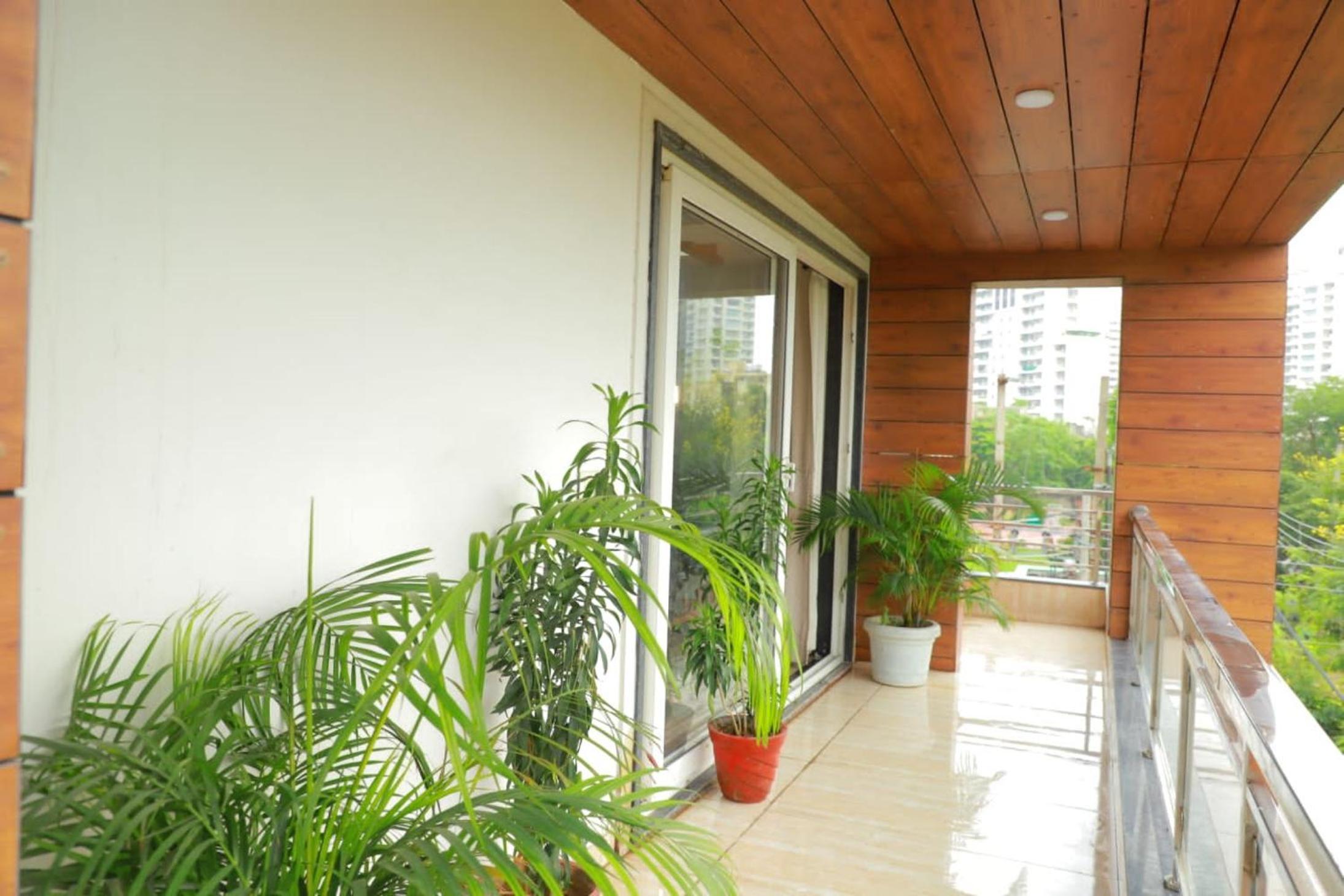 CoRoom Premium Business Hotel