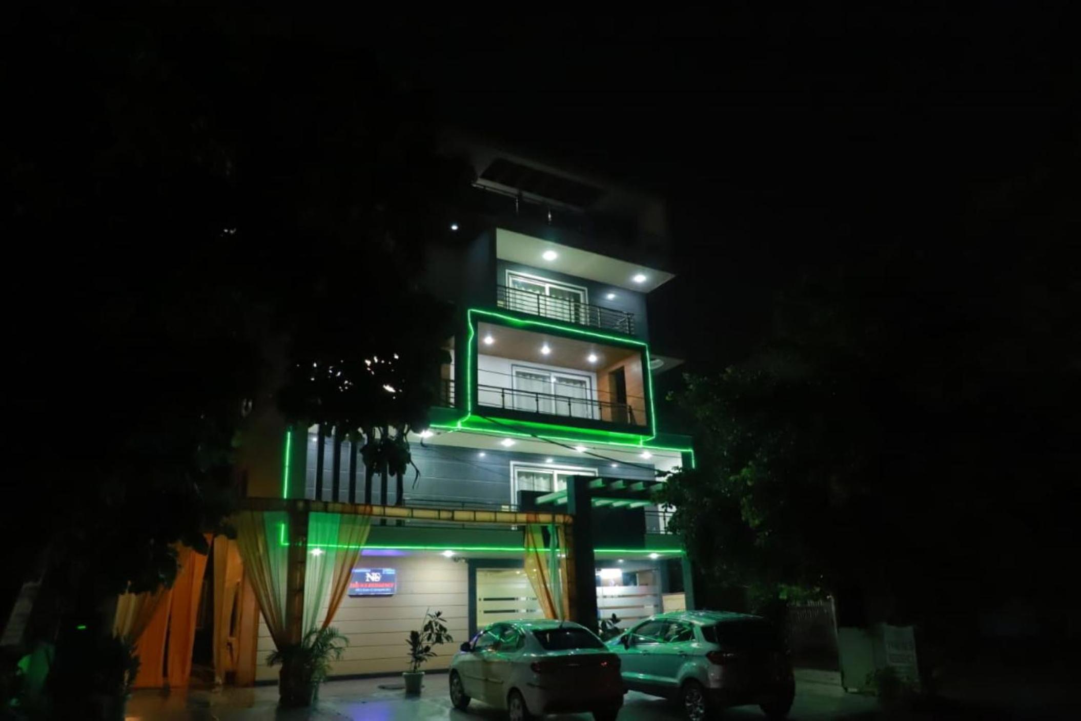 CoRoom Premium Business Hotel