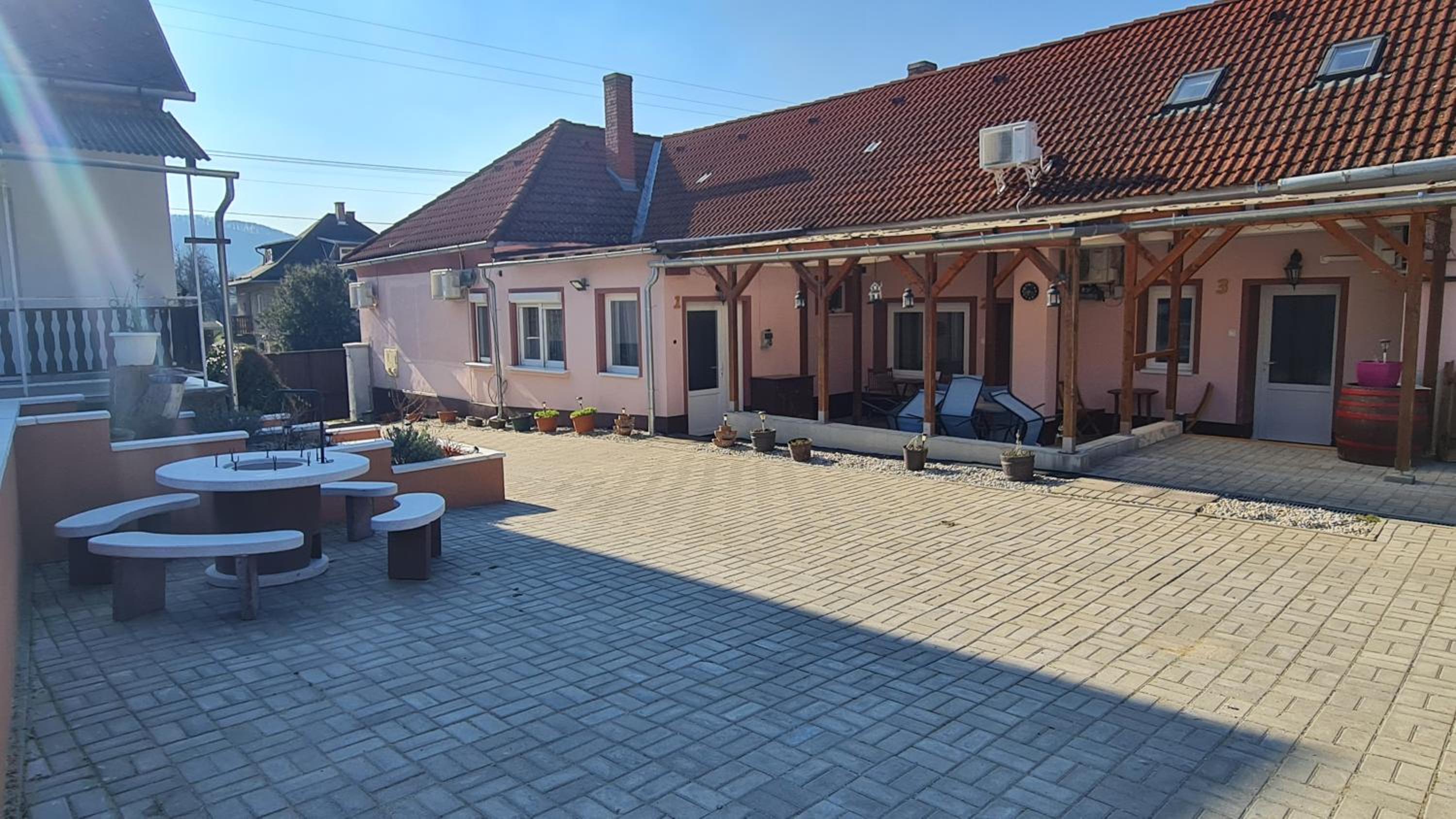 Pikoló Vendéglő és Vendégház view 2