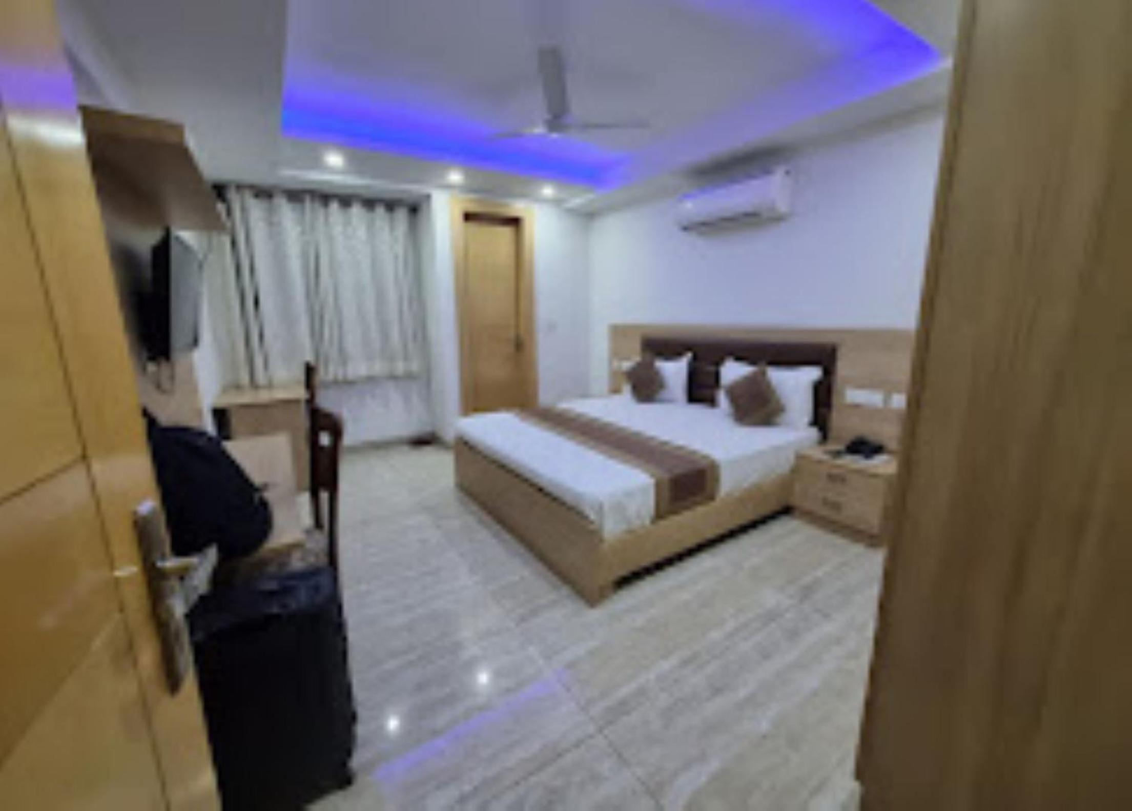 CoRoom Premium Business Hotel