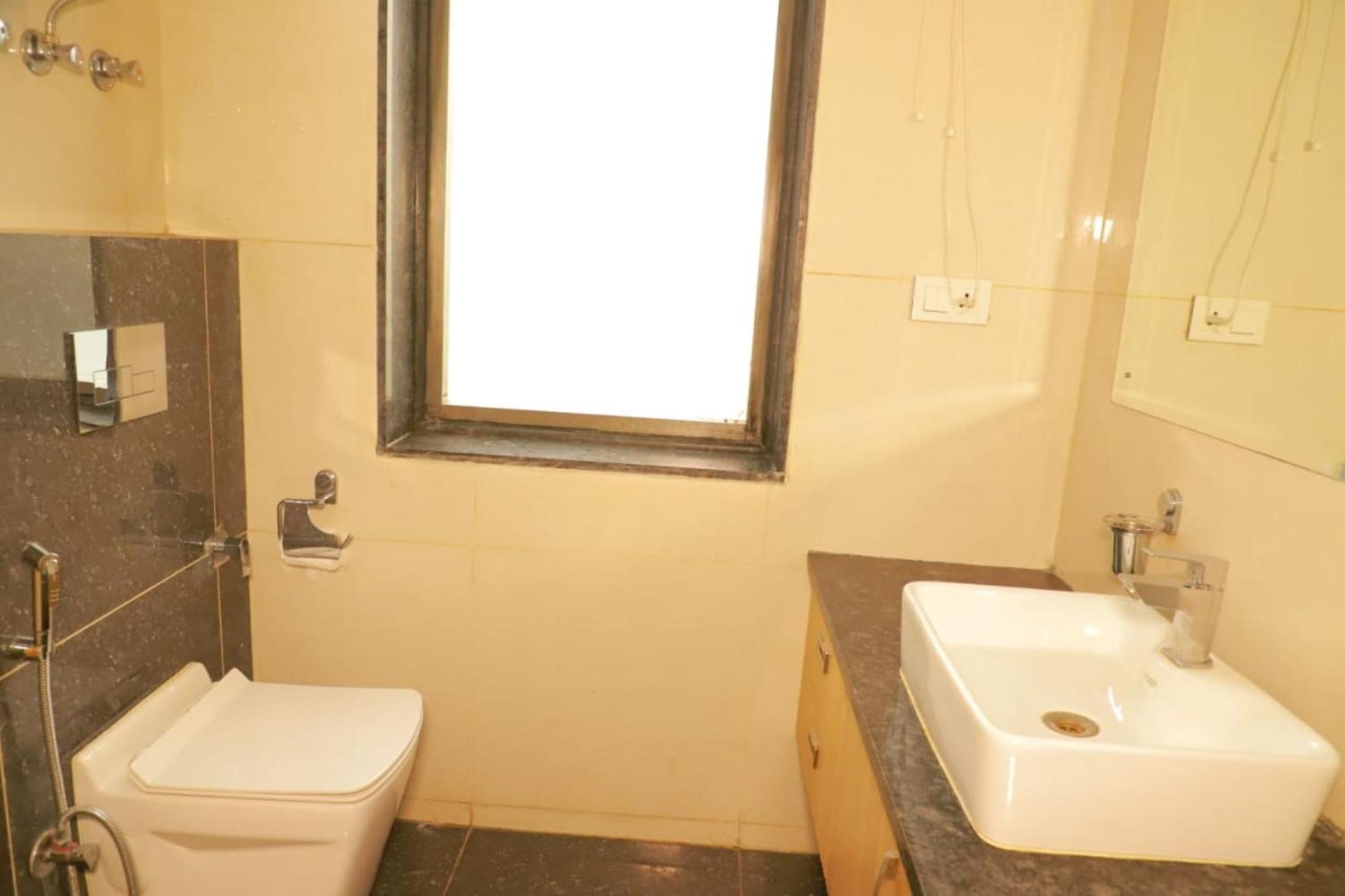 CoRoom Premium Business Hotel