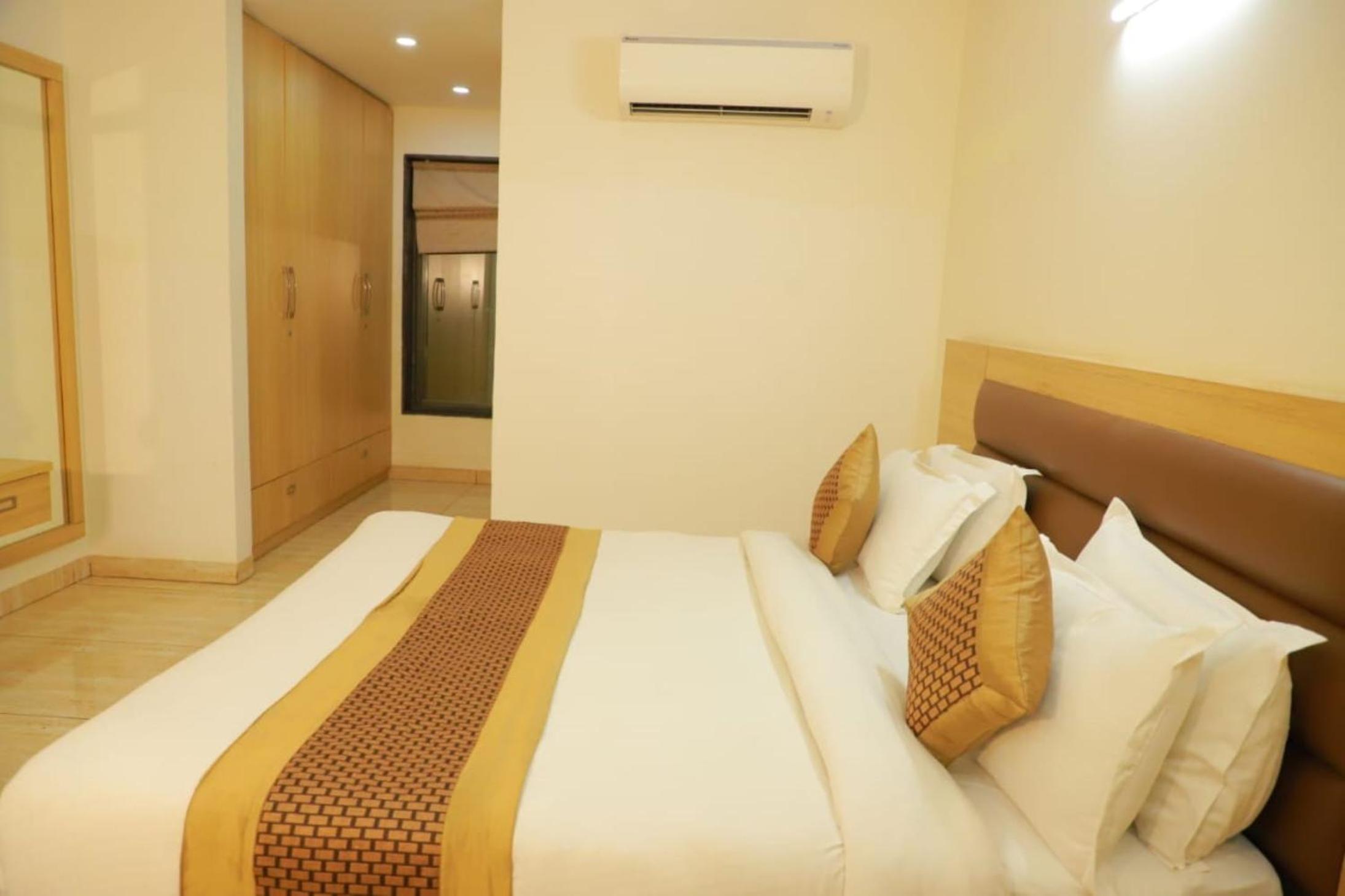 CoRoom Premium Business Hotel