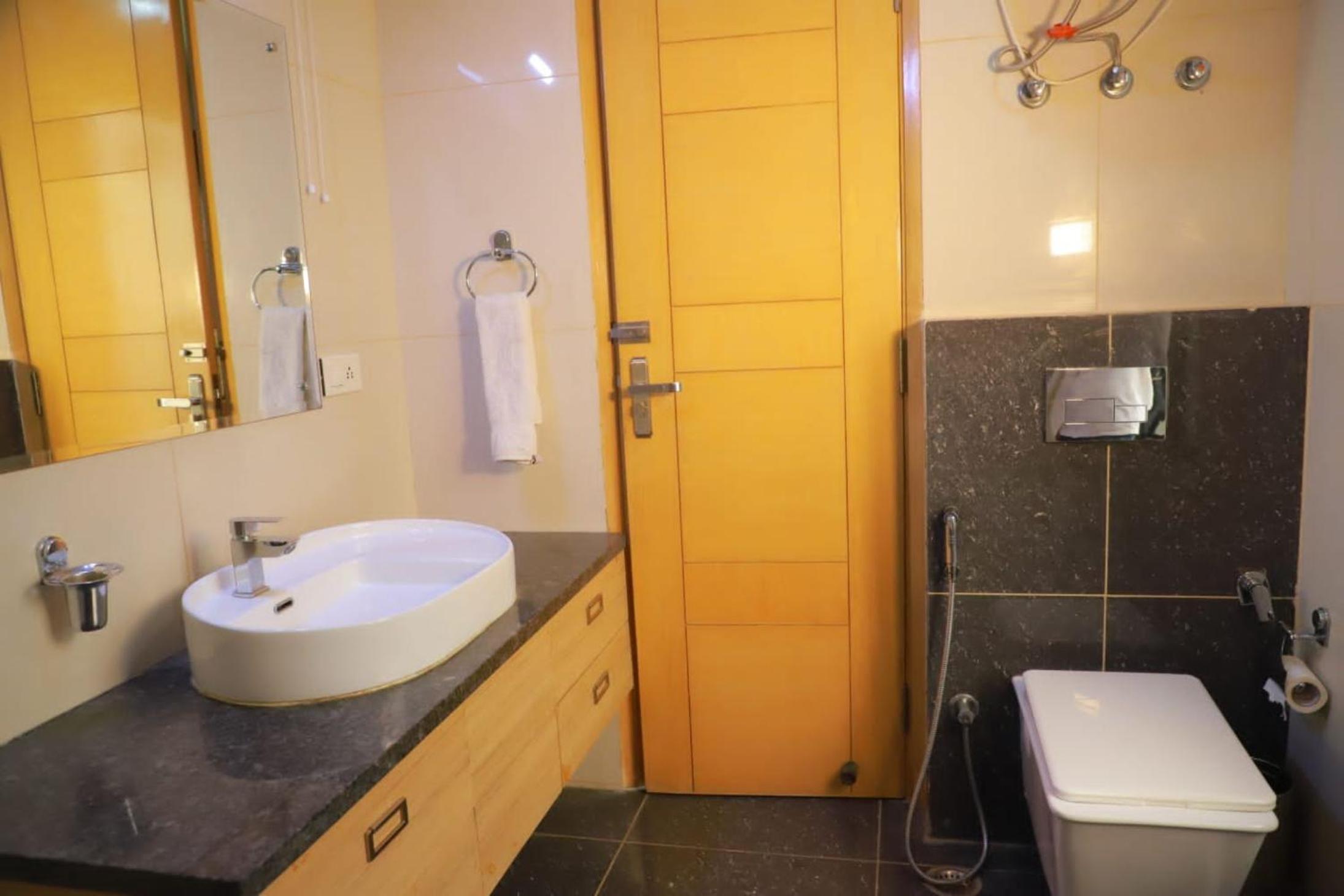 CoRoom Premium Business Hotel