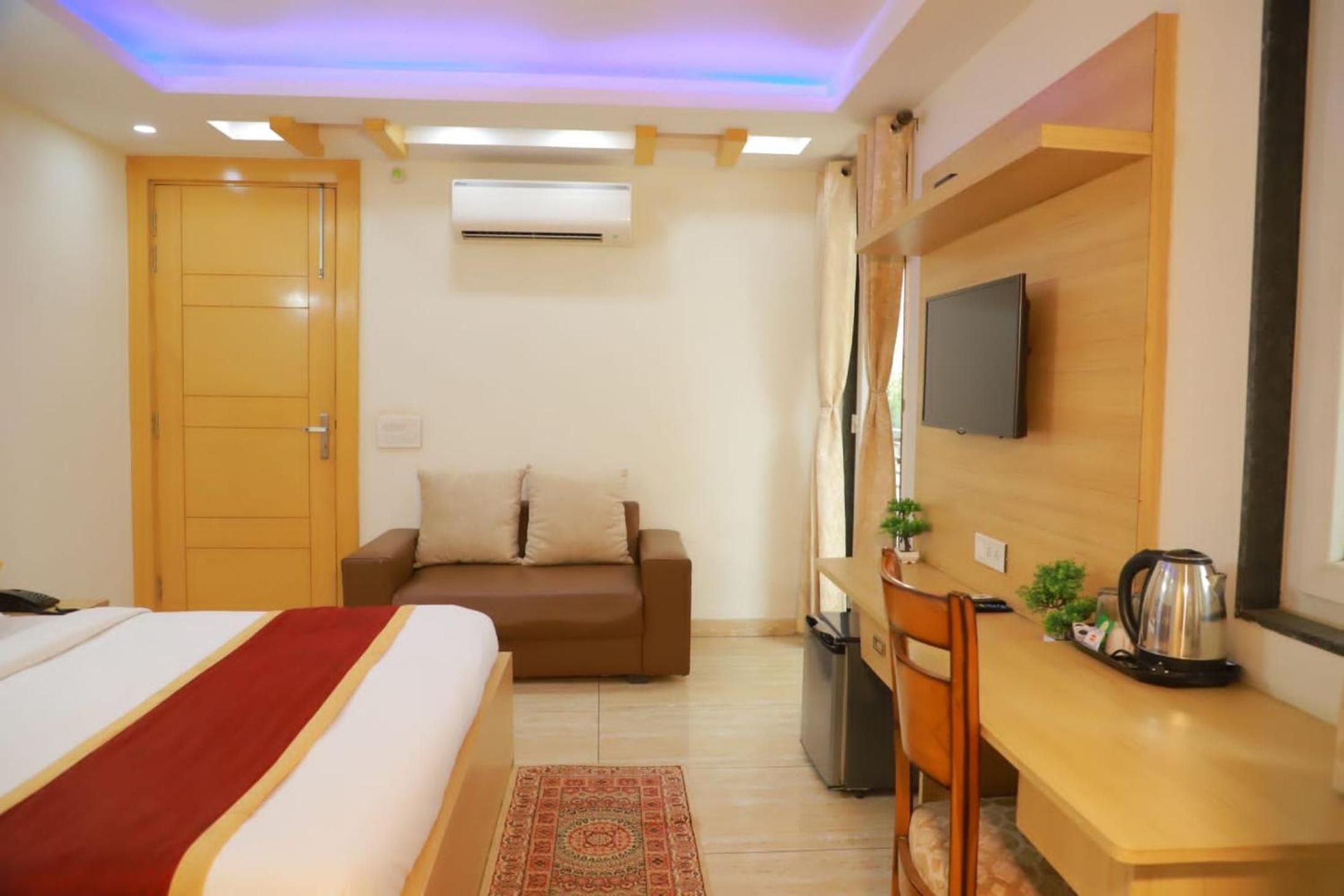 CoRoom Premium Business Hotel
