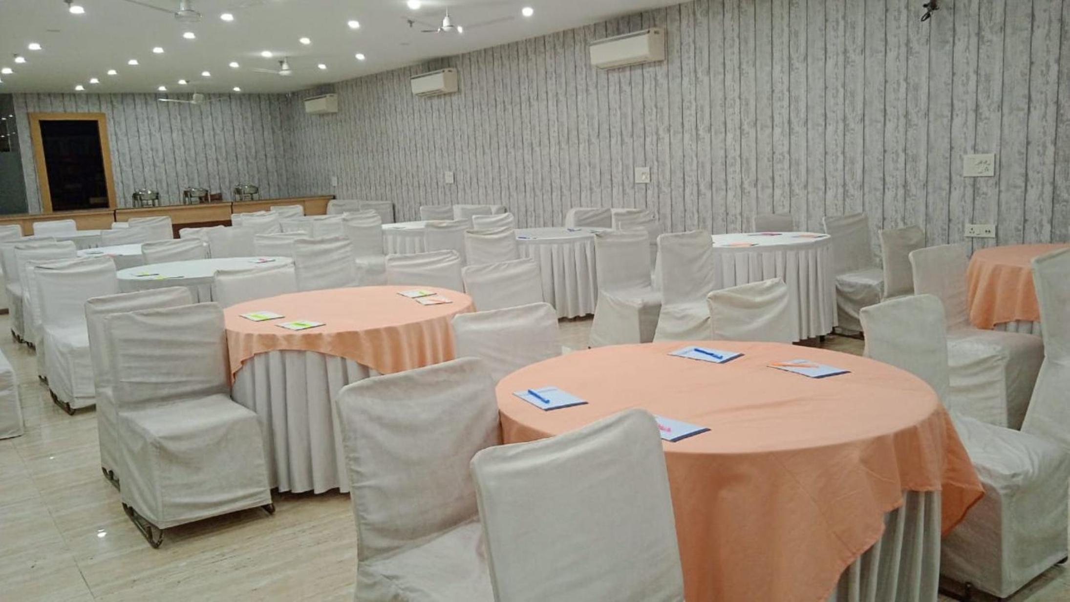 CoRoom Premium Business Hotel
