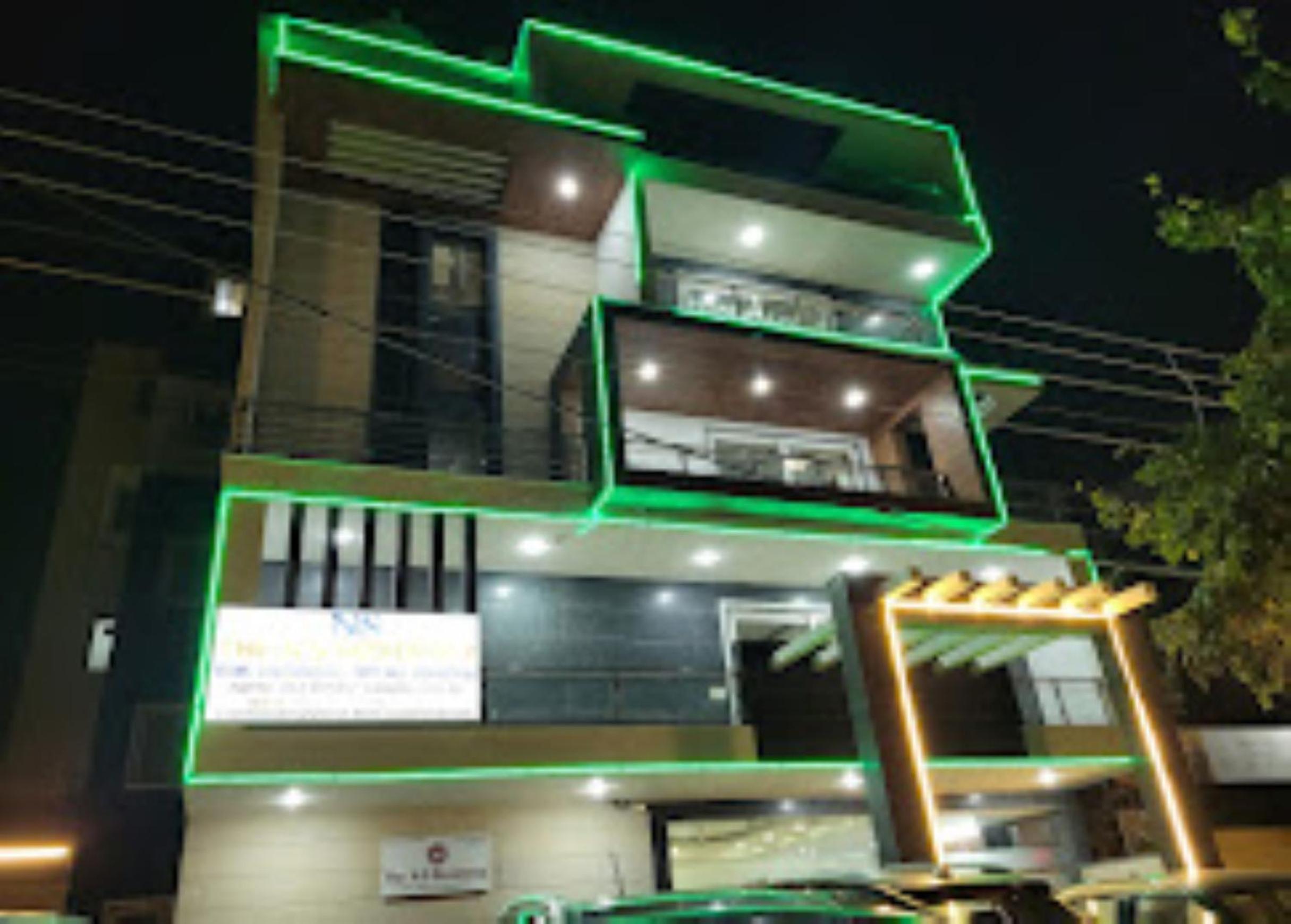 CoRoom Premium Business Hotel