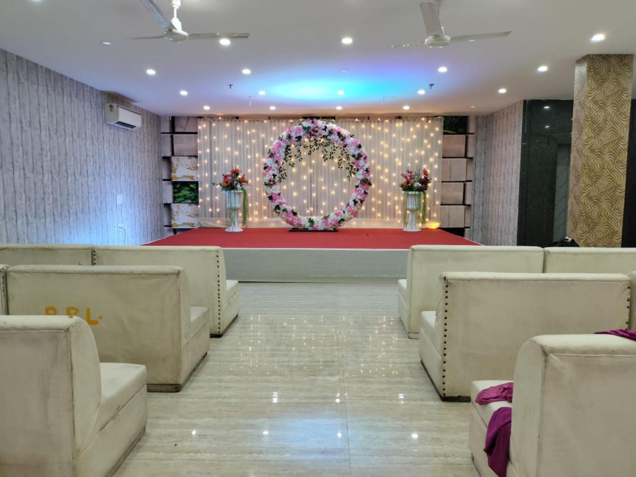 CoRoom Premium Business Hotel