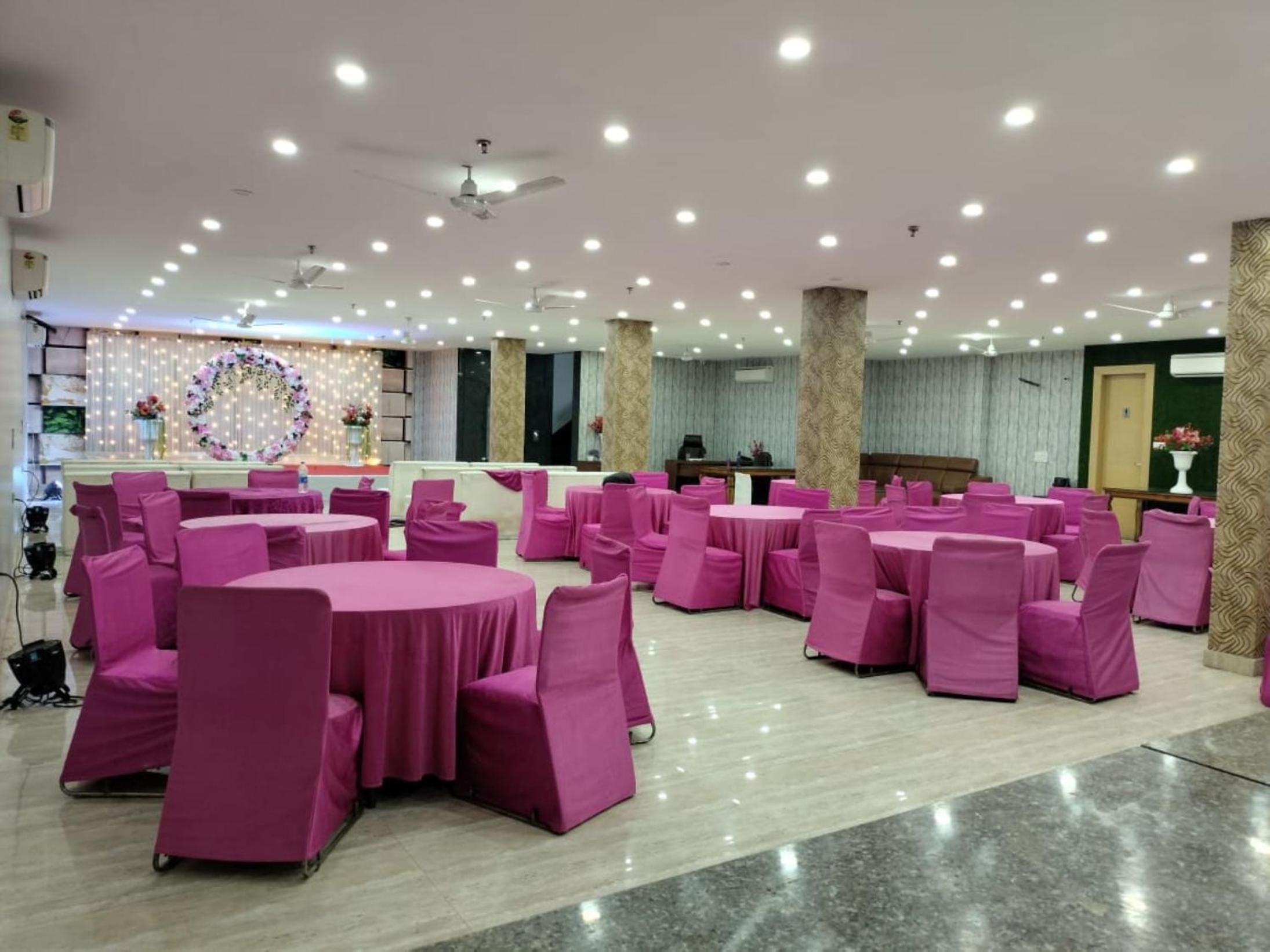 CoRoom Premium Business Hotel
