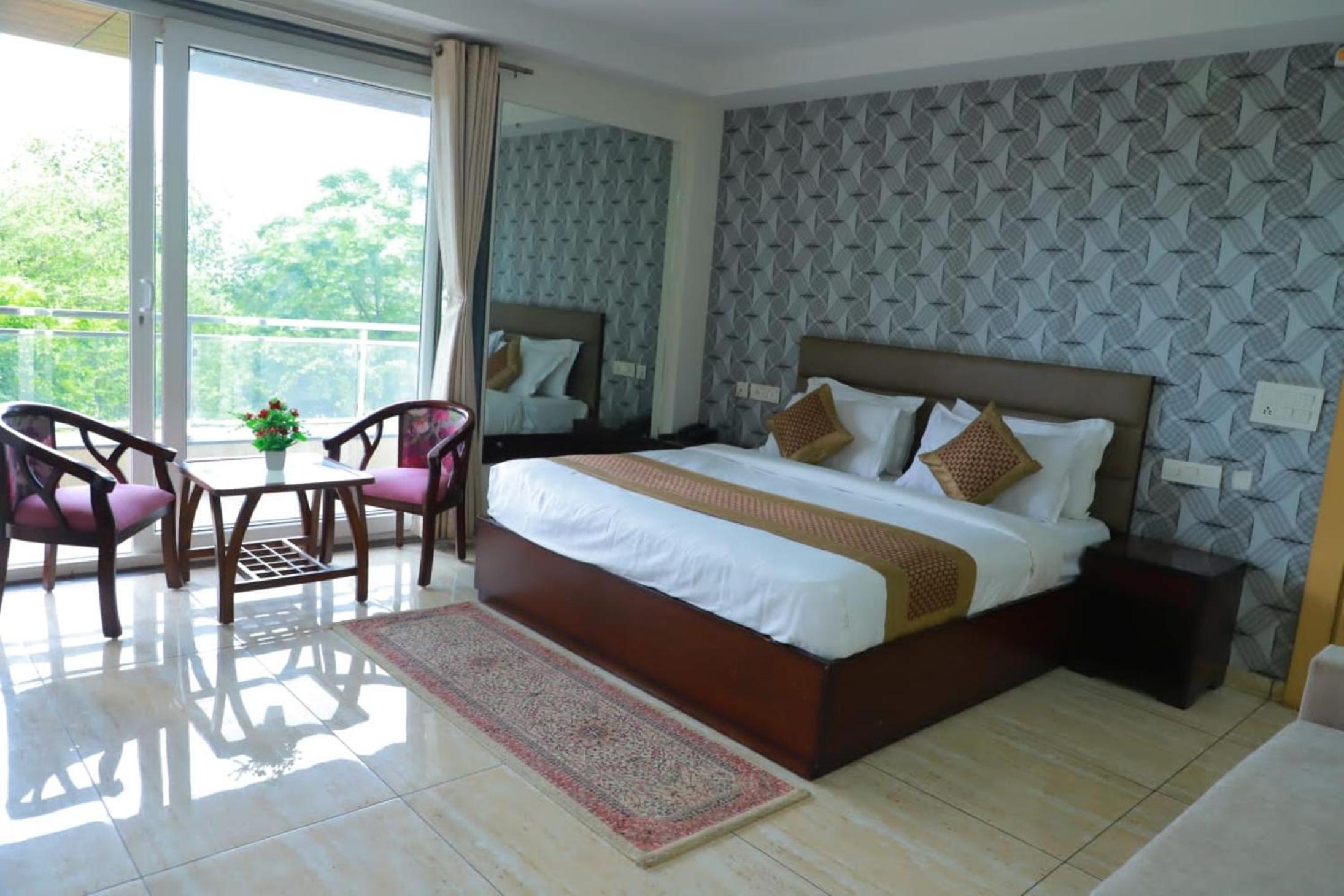 CoRoom Premium Business Hotel