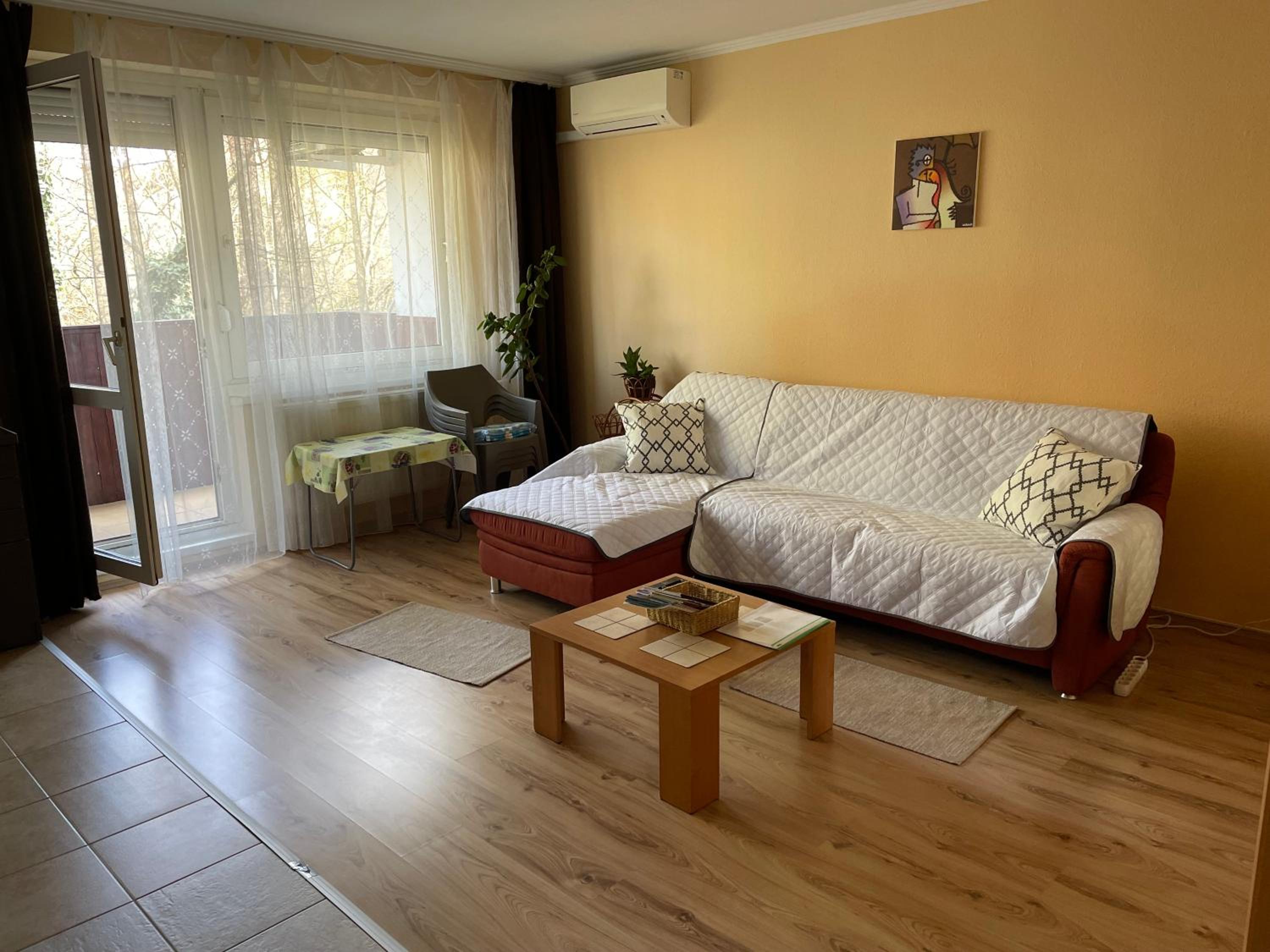 Calm island near the Danube Apartment - free parking view 4
